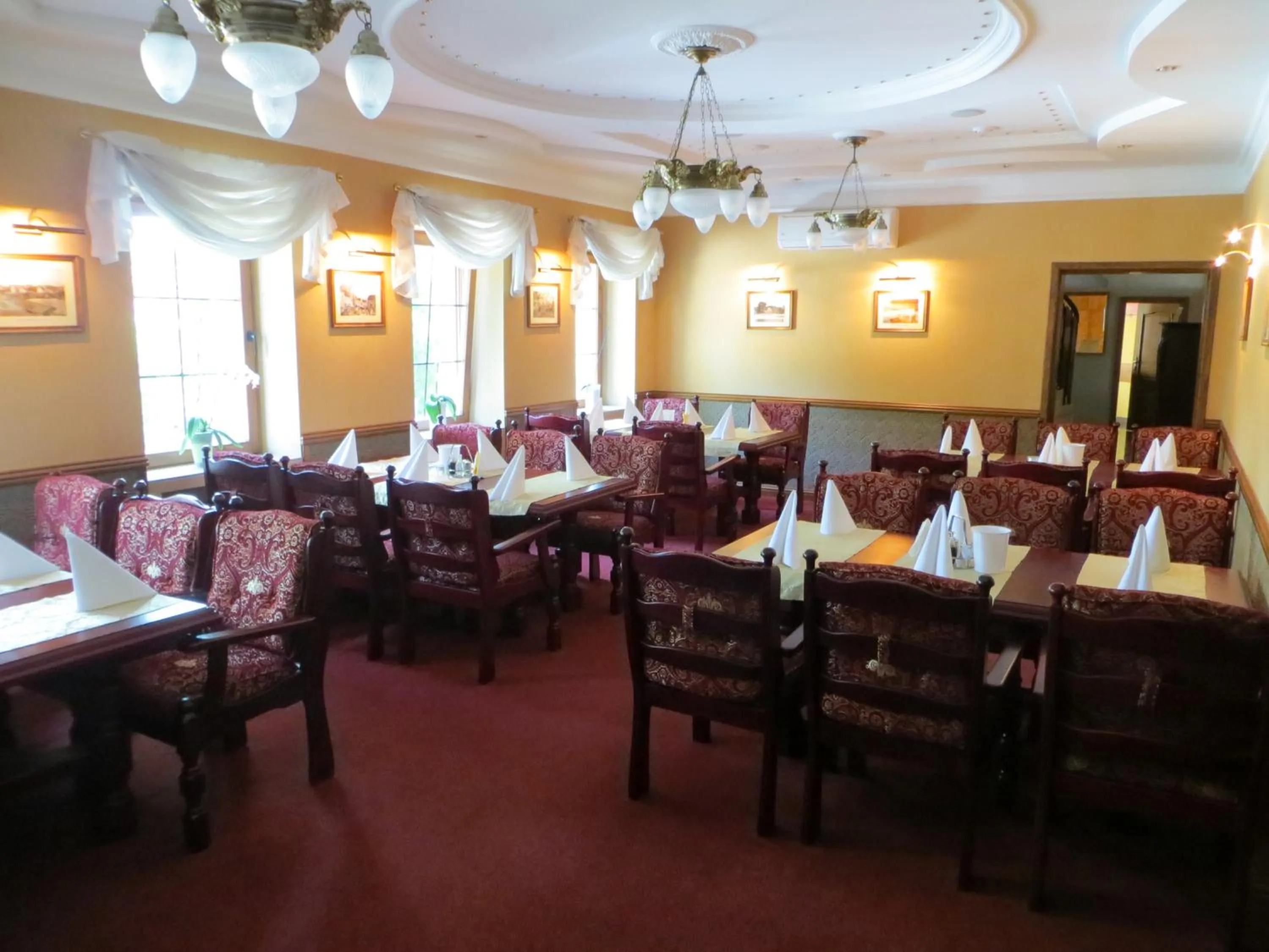 Restaurant/places to eat in Neptun