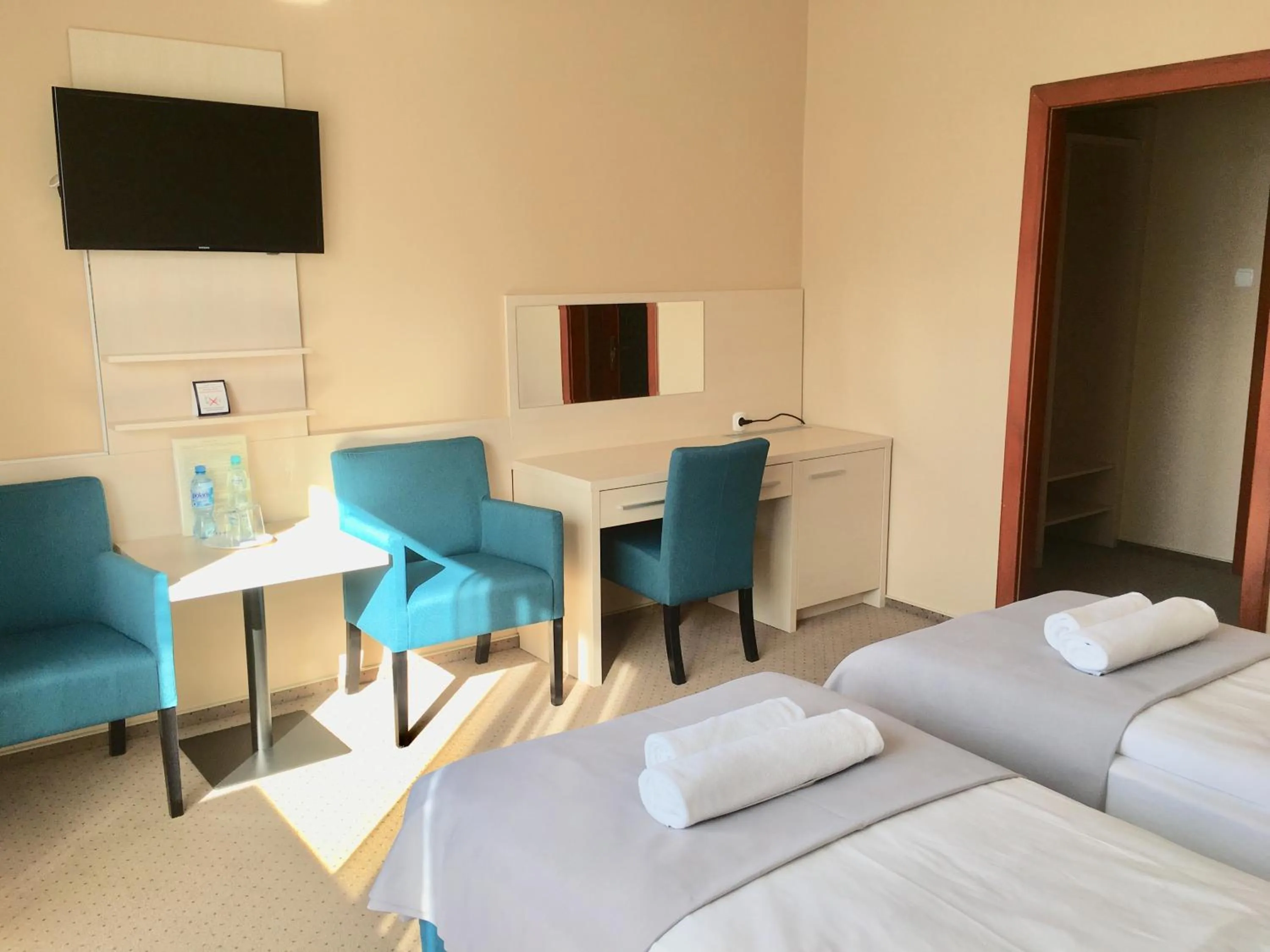 Photo of the whole room, Bed in Neptun