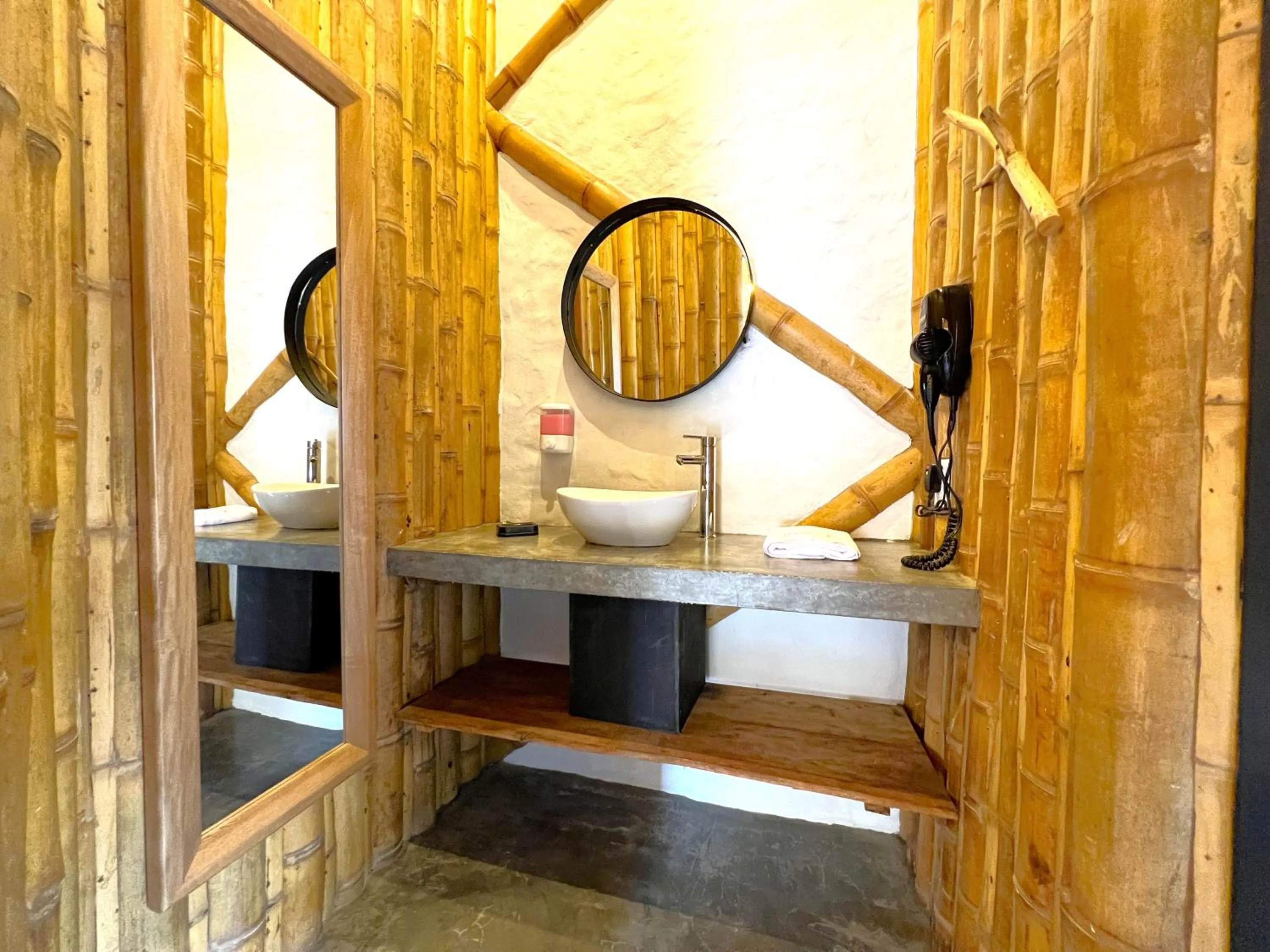 Ceiba by Masaya Collection