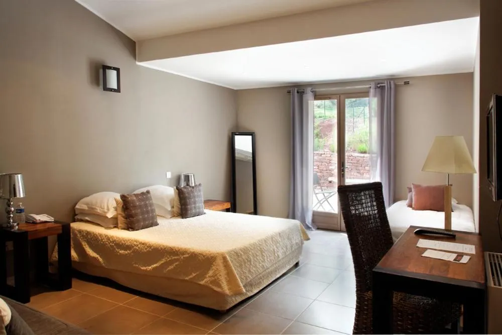 Bed in l'Hotellerie Kouros