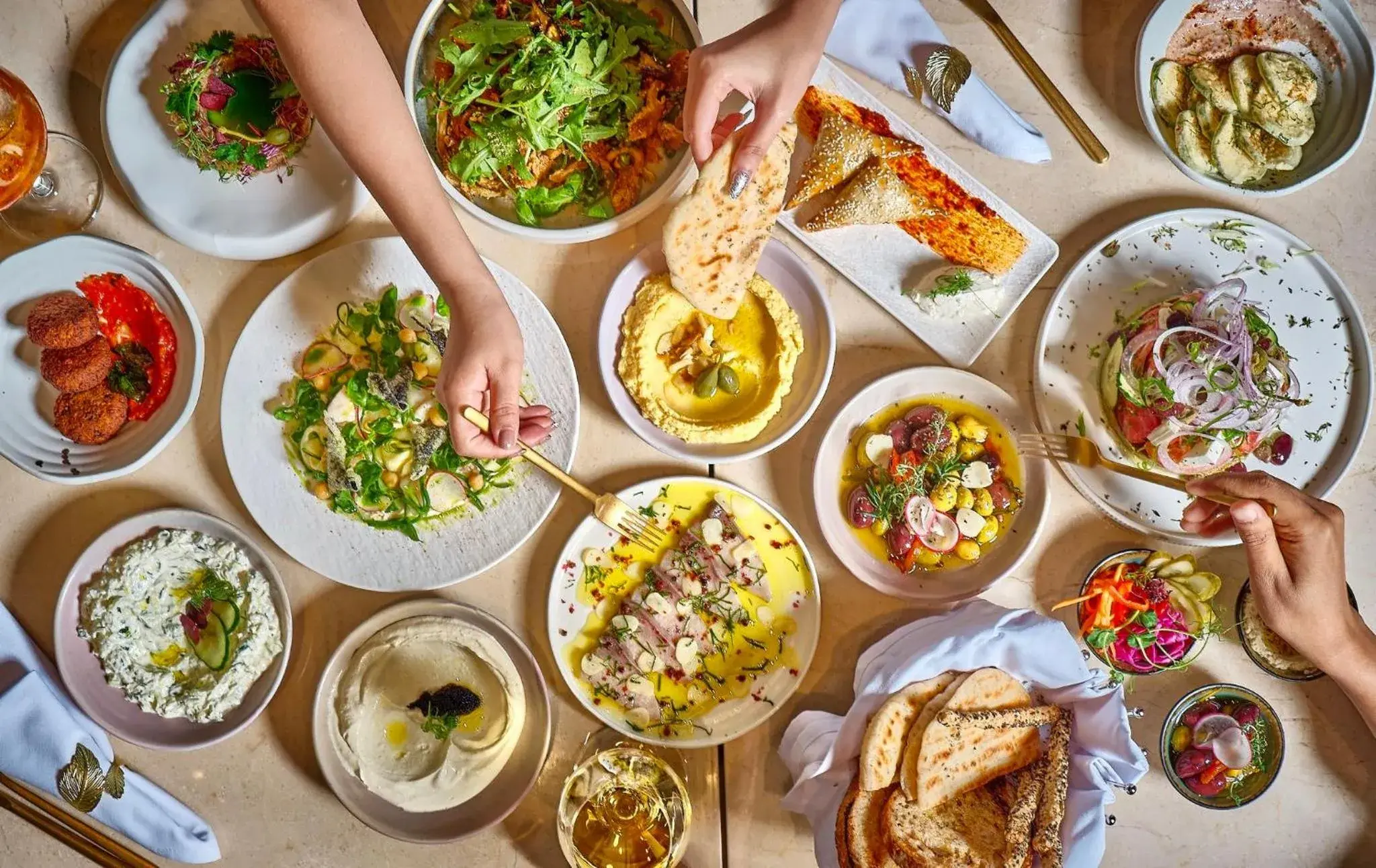 Restaurant/places to eat in Column Bangkok Hotel Restaurant/places to eat in Column Bangkok Hotel