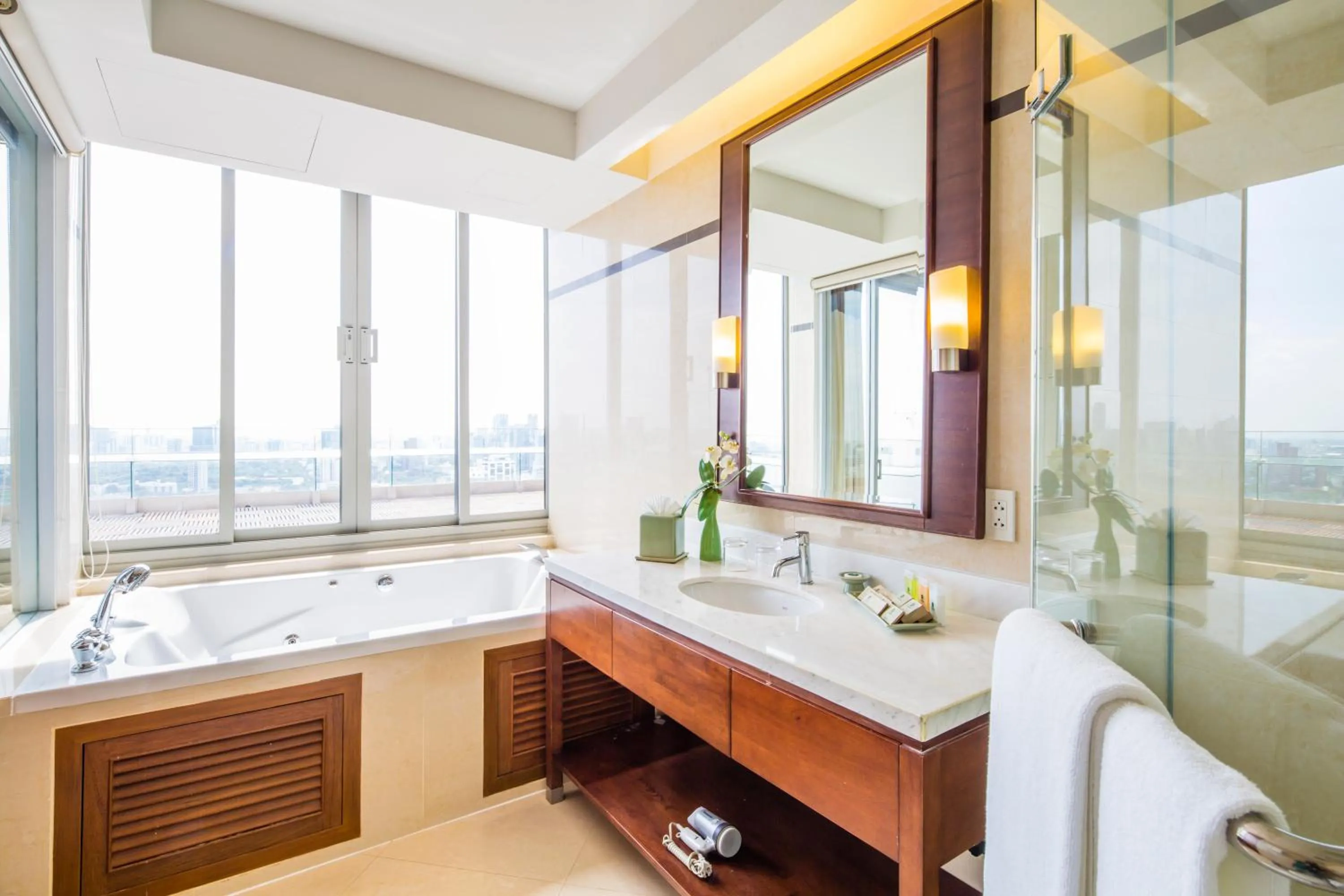 Hot Tub in Column Bangkok Hotel