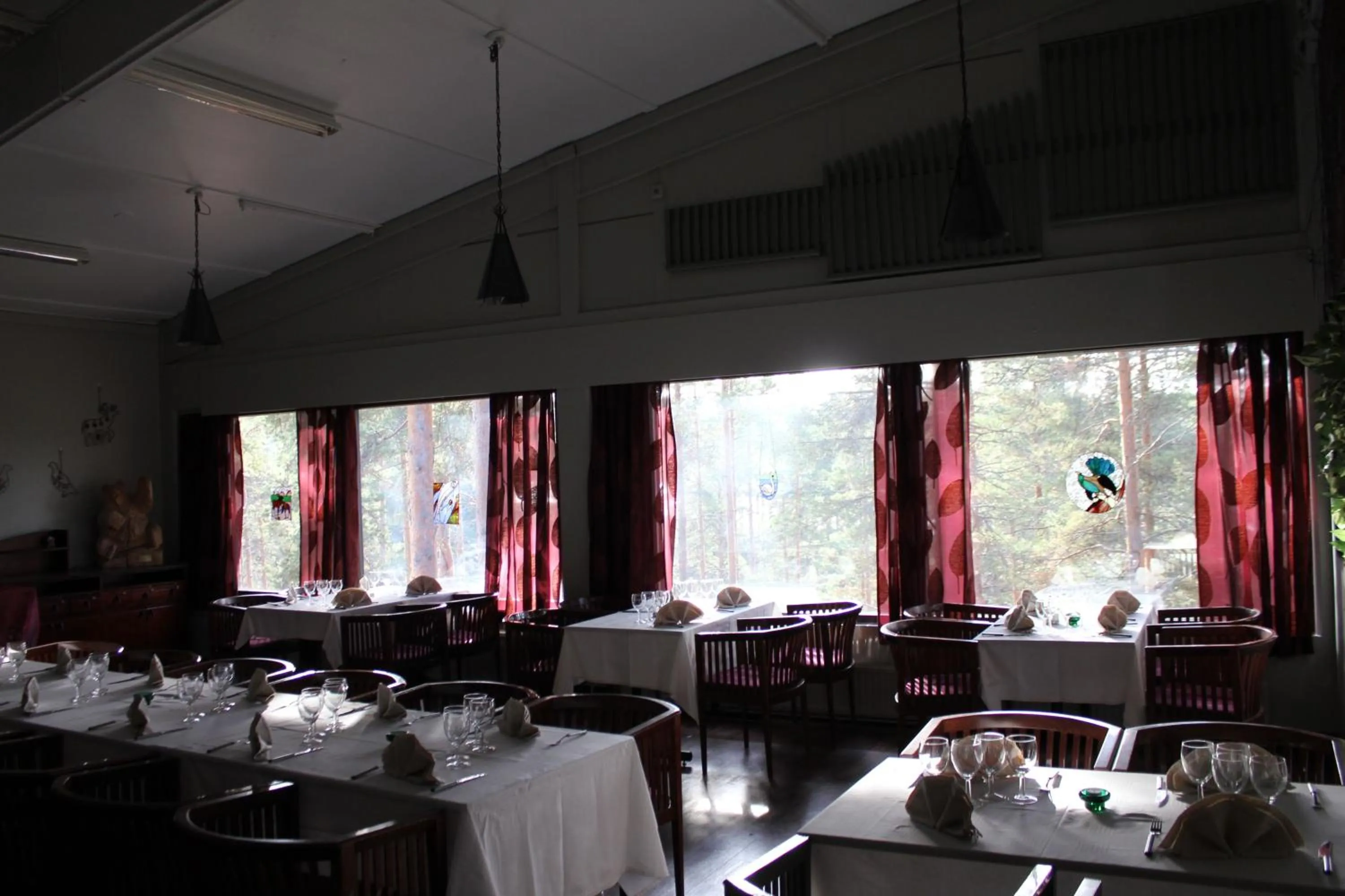 Restaurant/places to eat in Hotel Tulikettu