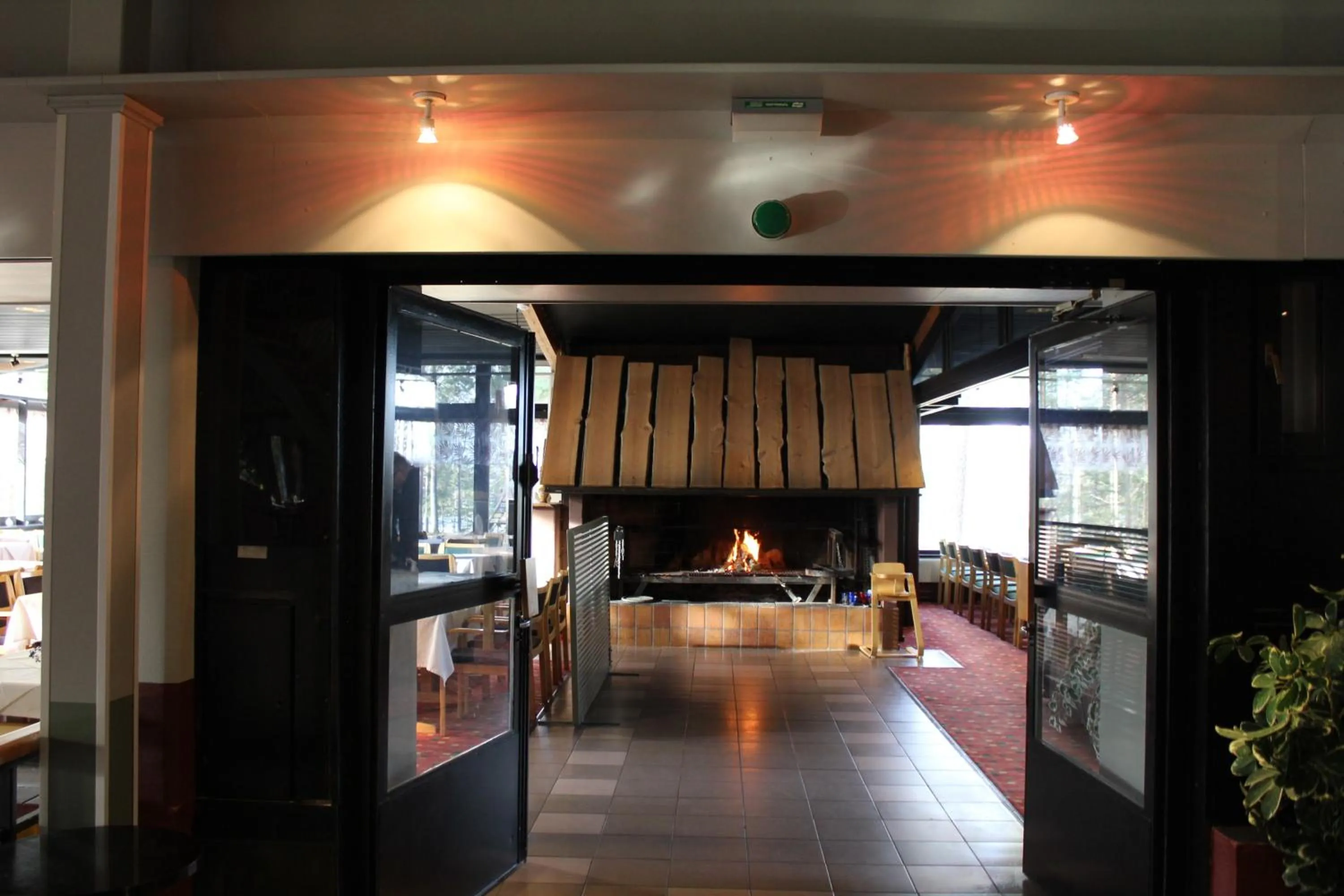 Restaurant/places to eat in Hotel Tulikettu