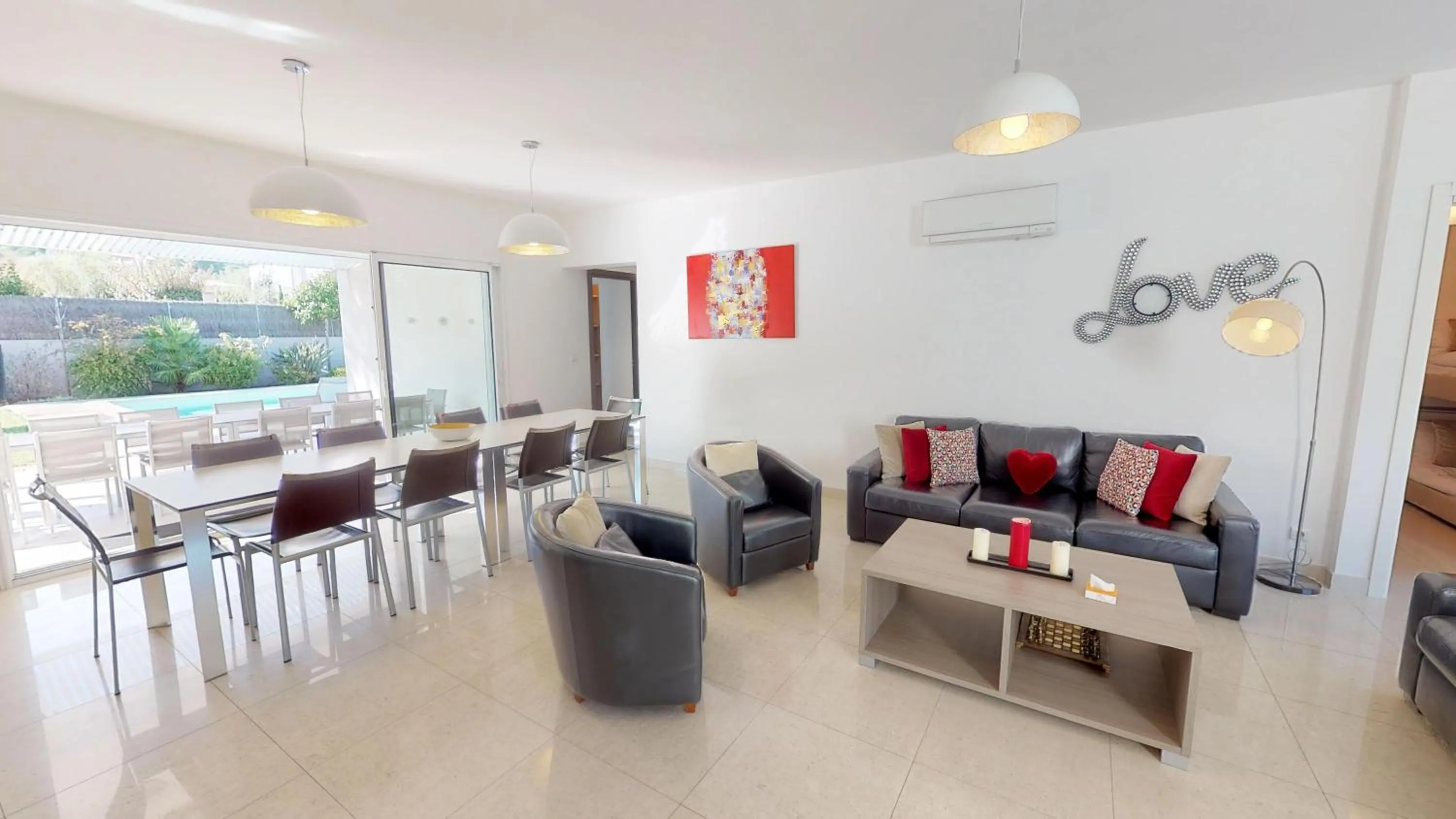 TV and multimedia in Domaine Villas Mandarine Private Pools & Spa