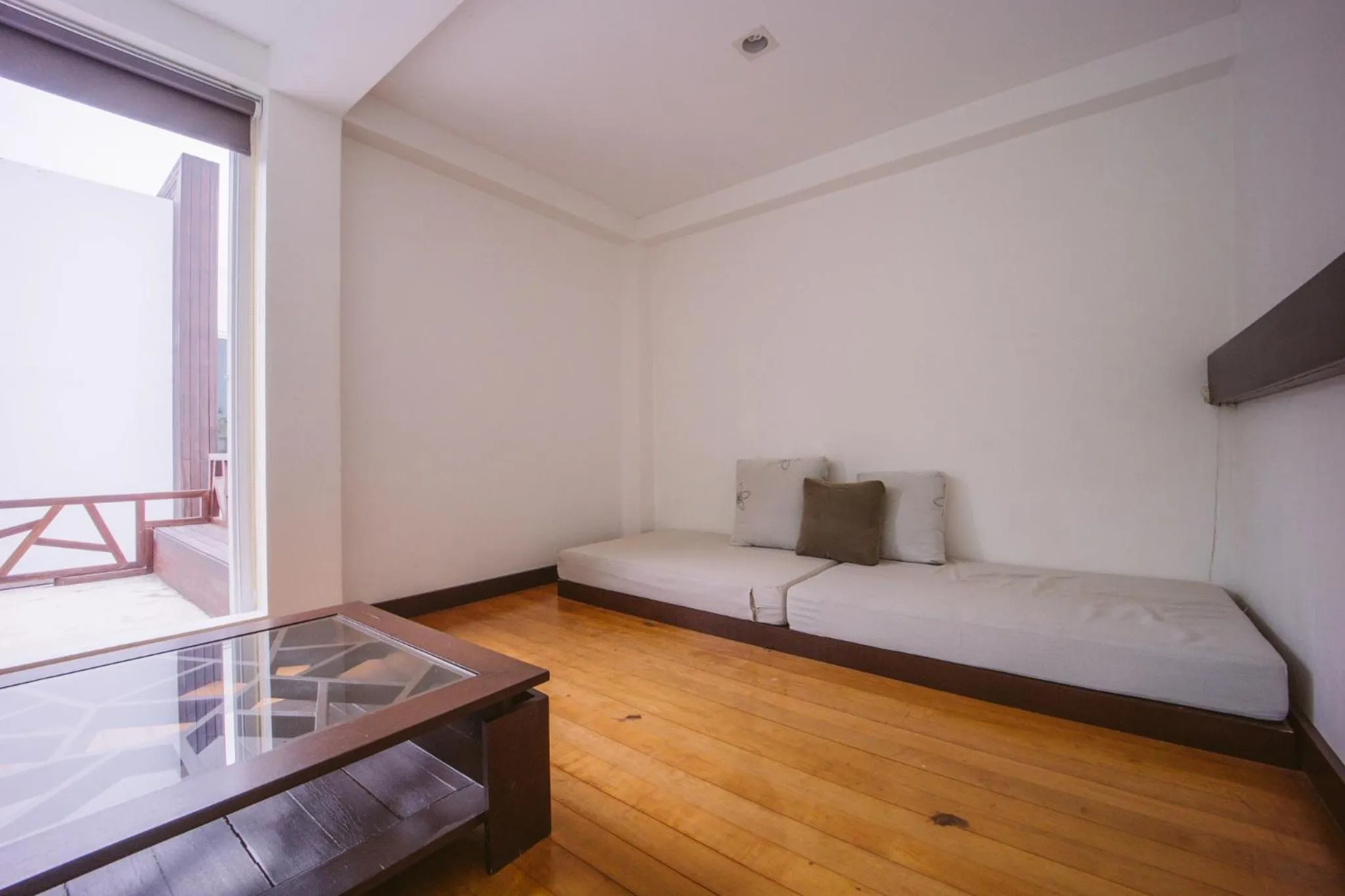 Living room, Bed in Sairee Hut Resort Koh Tao