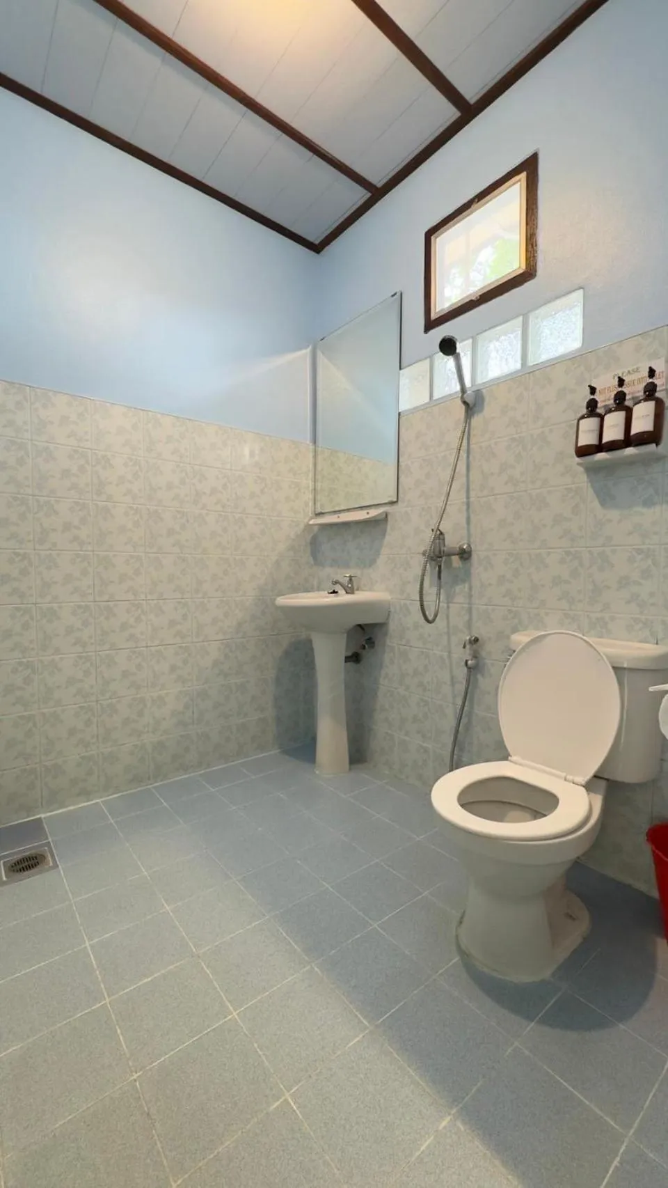 Bathroom in Sairee Hut Resort Koh Tao