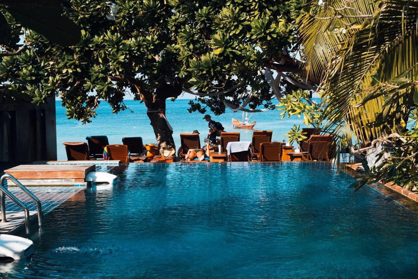 Swimming pool in Sairee Hut Resort Koh Tao