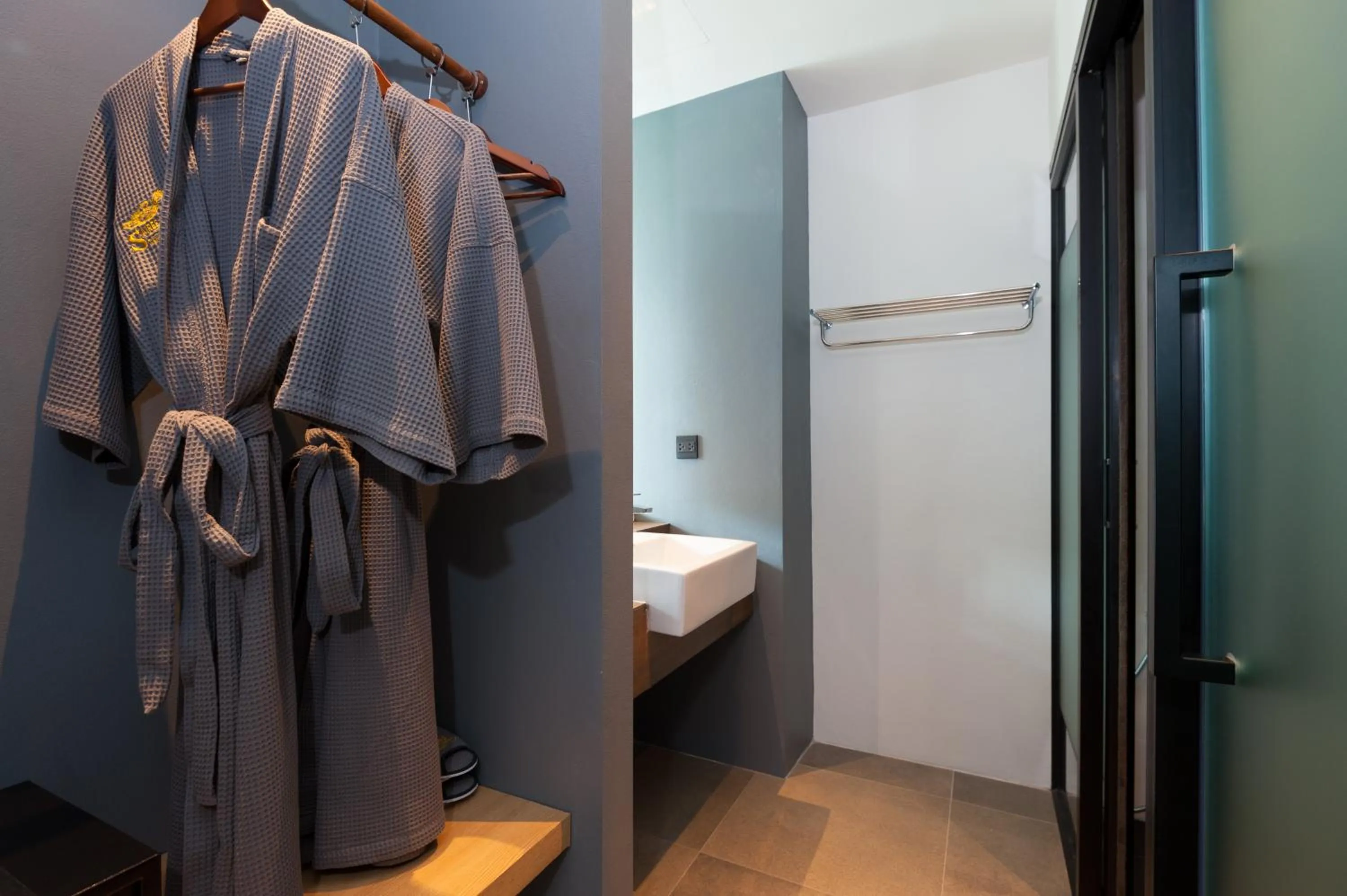 Bathroom in Sairee Hut Resort Koh Tao