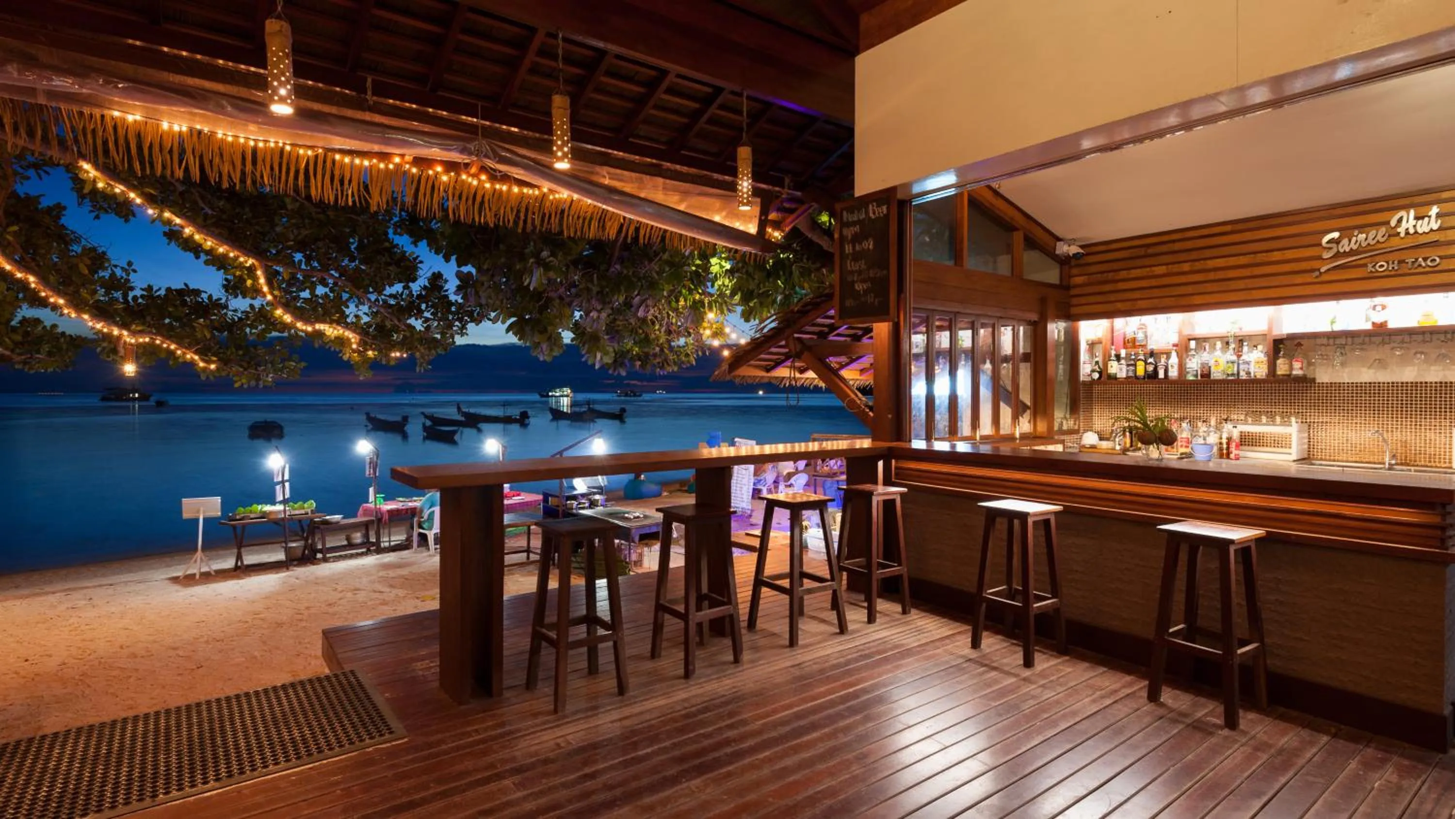 Lounge or bar in Sairee Hut Resort Koh Tao
