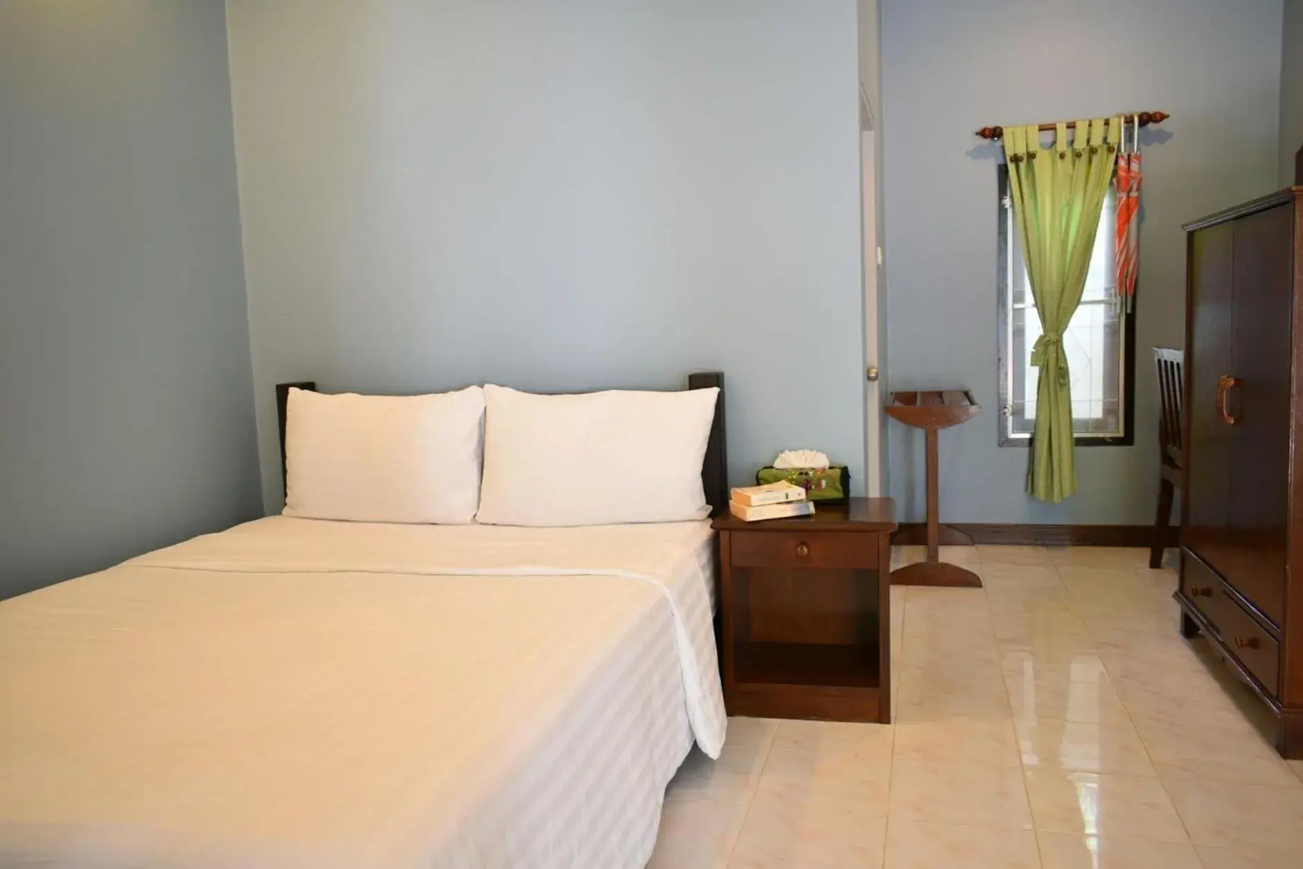 Bedroom, Bed in Sairee Hut Resort Koh Tao Bedroom, Bed in Sairee Hut Resort Koh Tao