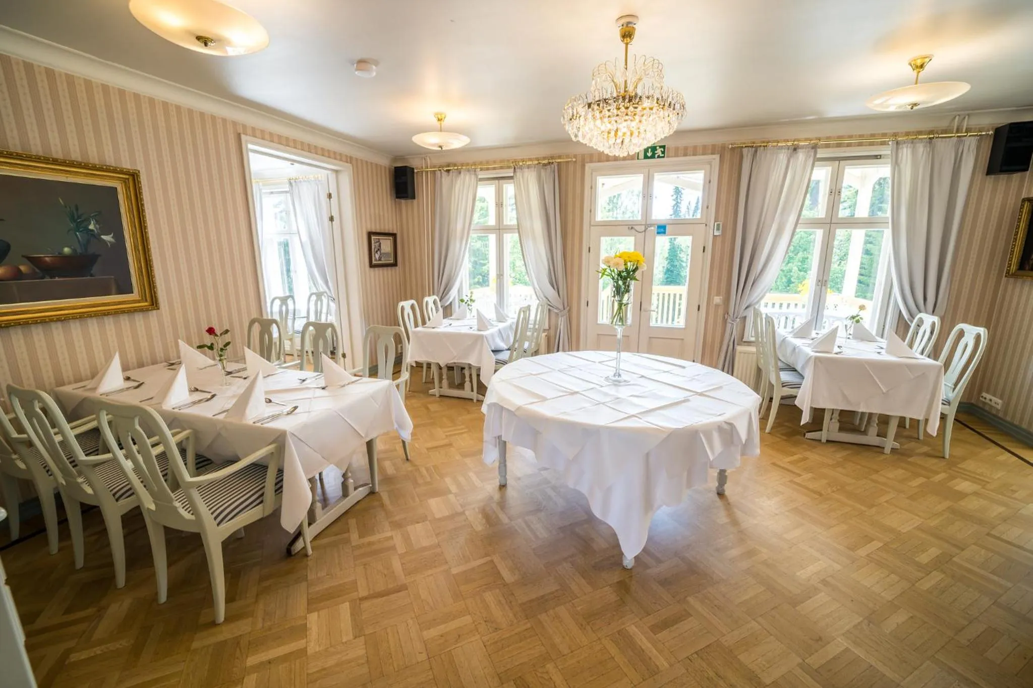 Restaurant/places to eat in Karolineburg Manor House Hotel