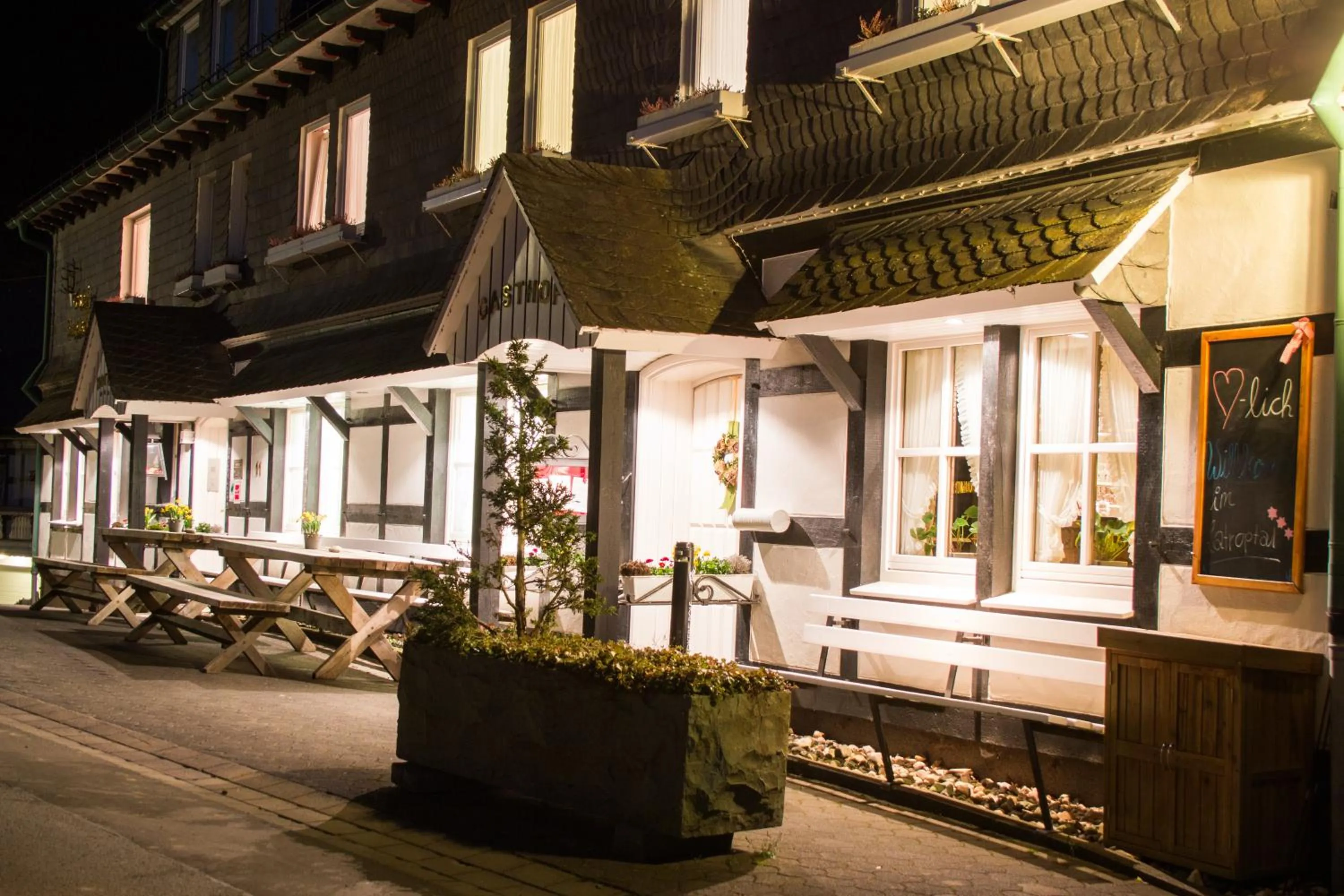 Facade/entrance in Hotel & Gasthof Hubertushöhe - Ihr Hotel für Urlaub mit Hund