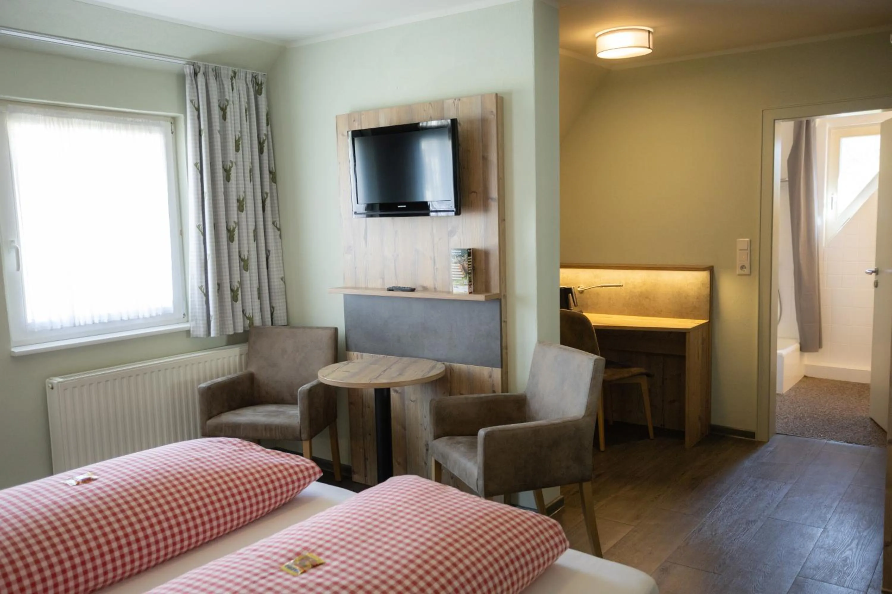 Photo of the whole room, Bed in Hotel & Gasthof Hubertushöhe - Ihr Hotel für Urlaub mit Hund