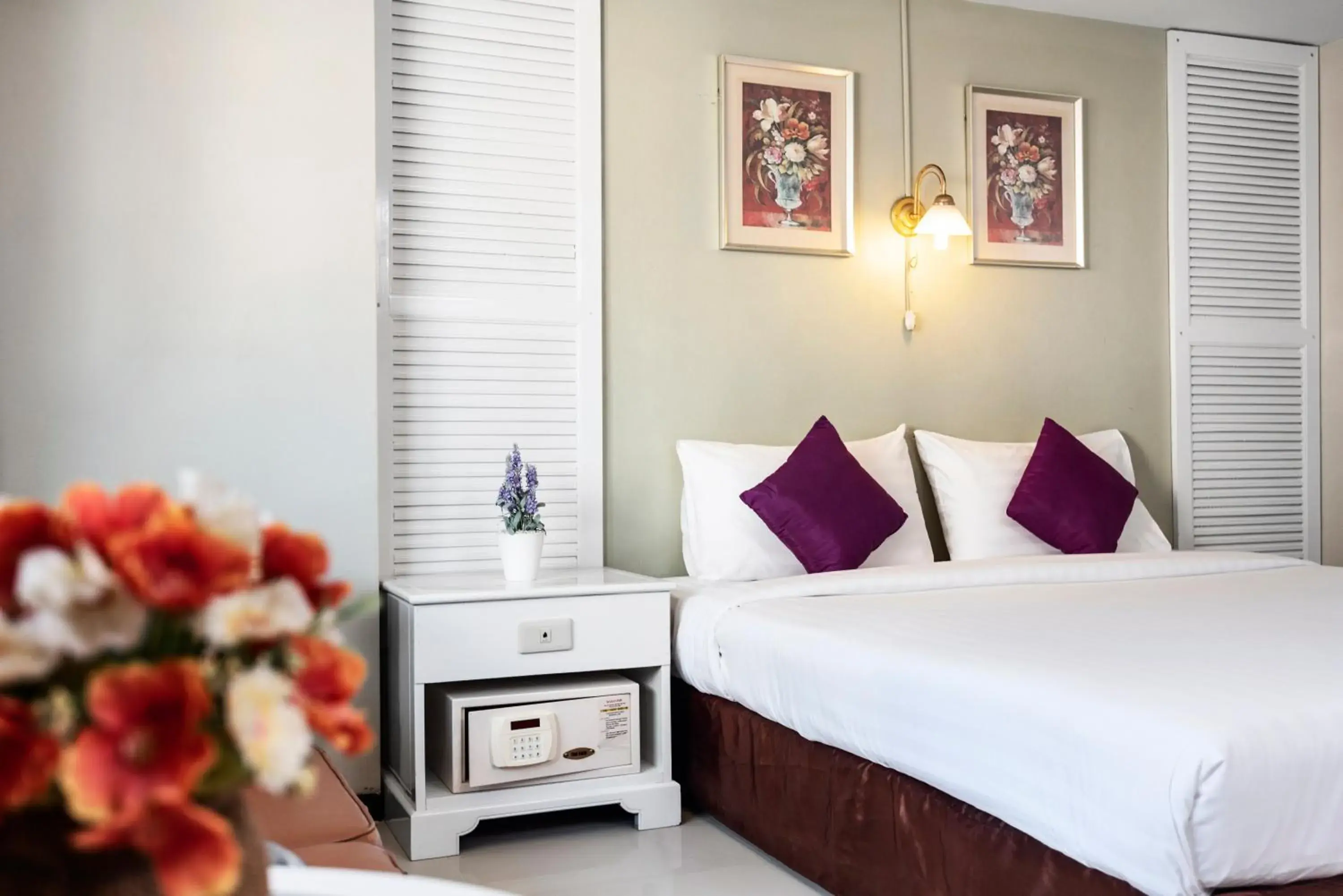 Bedroom, Bed in Sawasdee Siam Pattaya Hotel Bedroom, Bed in Sawasdee Siam Pattaya Hotel