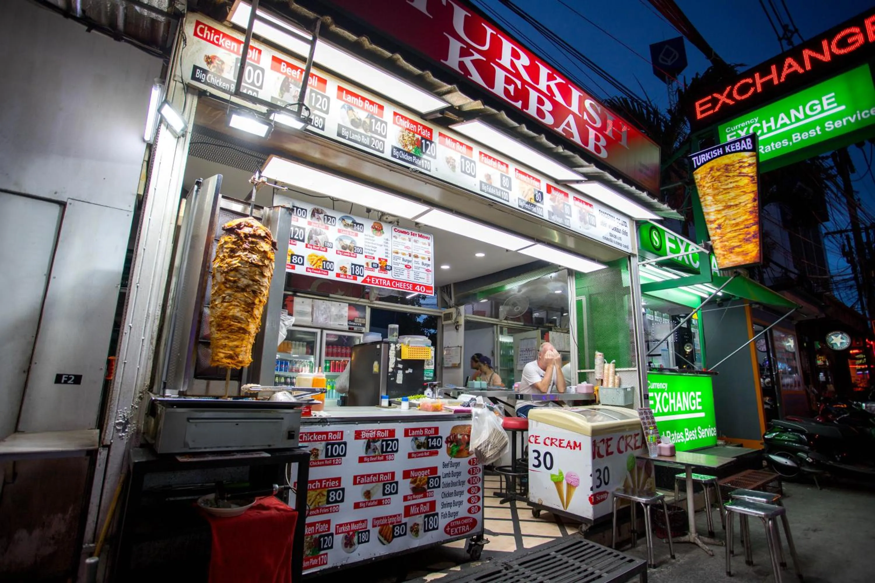 Food and drinks in Sawasdee Siam Pattaya Hotel