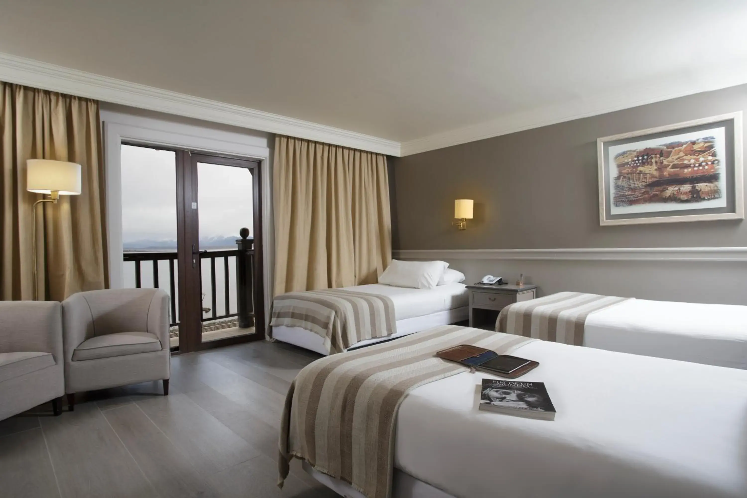 Superior Triple Room with Sea View in Hotel Costaustralis Superior Triple Room with Sea View in Hotel Costaustralis