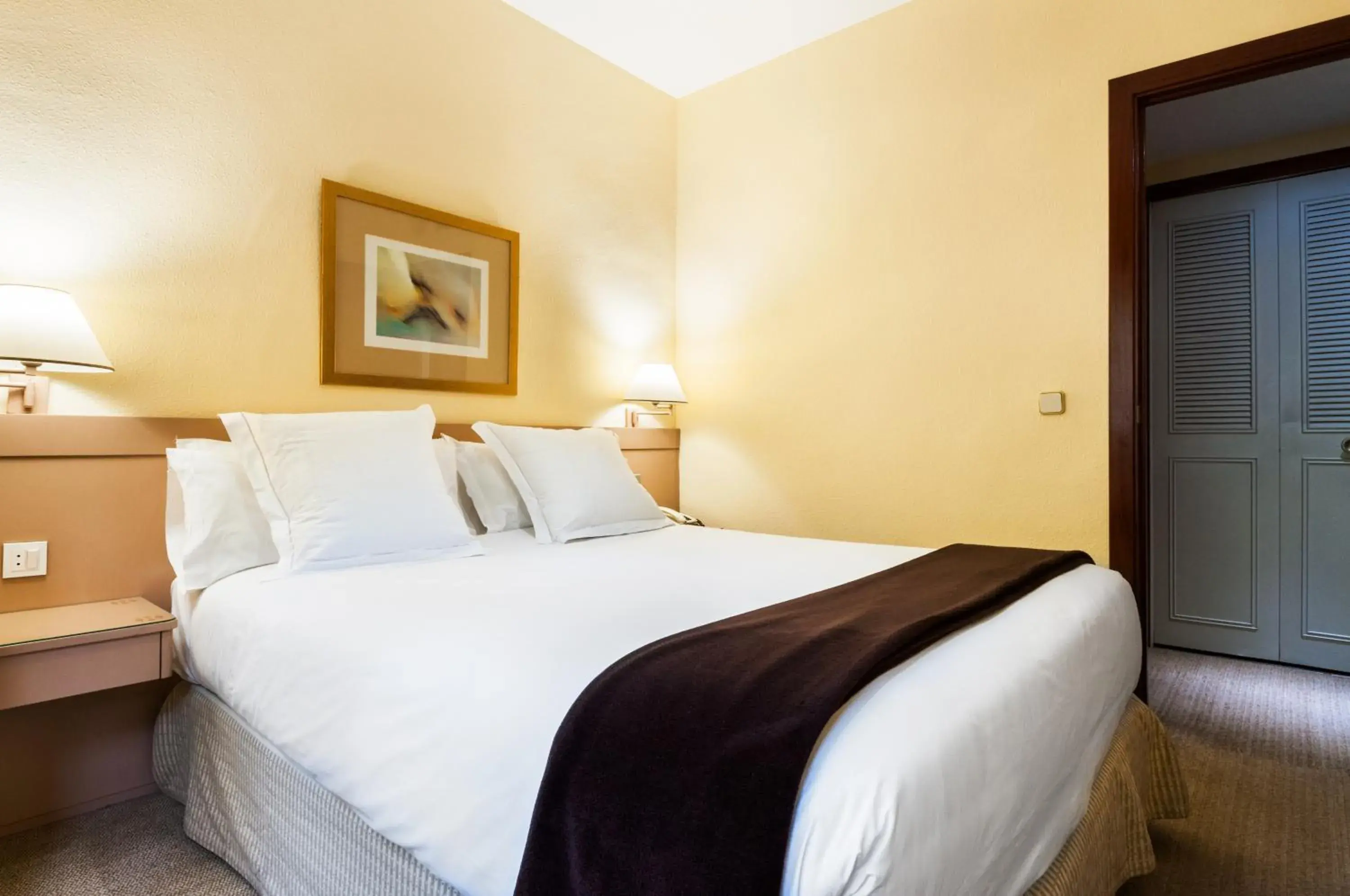 Bedroom, Bed in Espahotel Plaza Basílica Bedroom, Bed in Espahotel Plaza Basílica