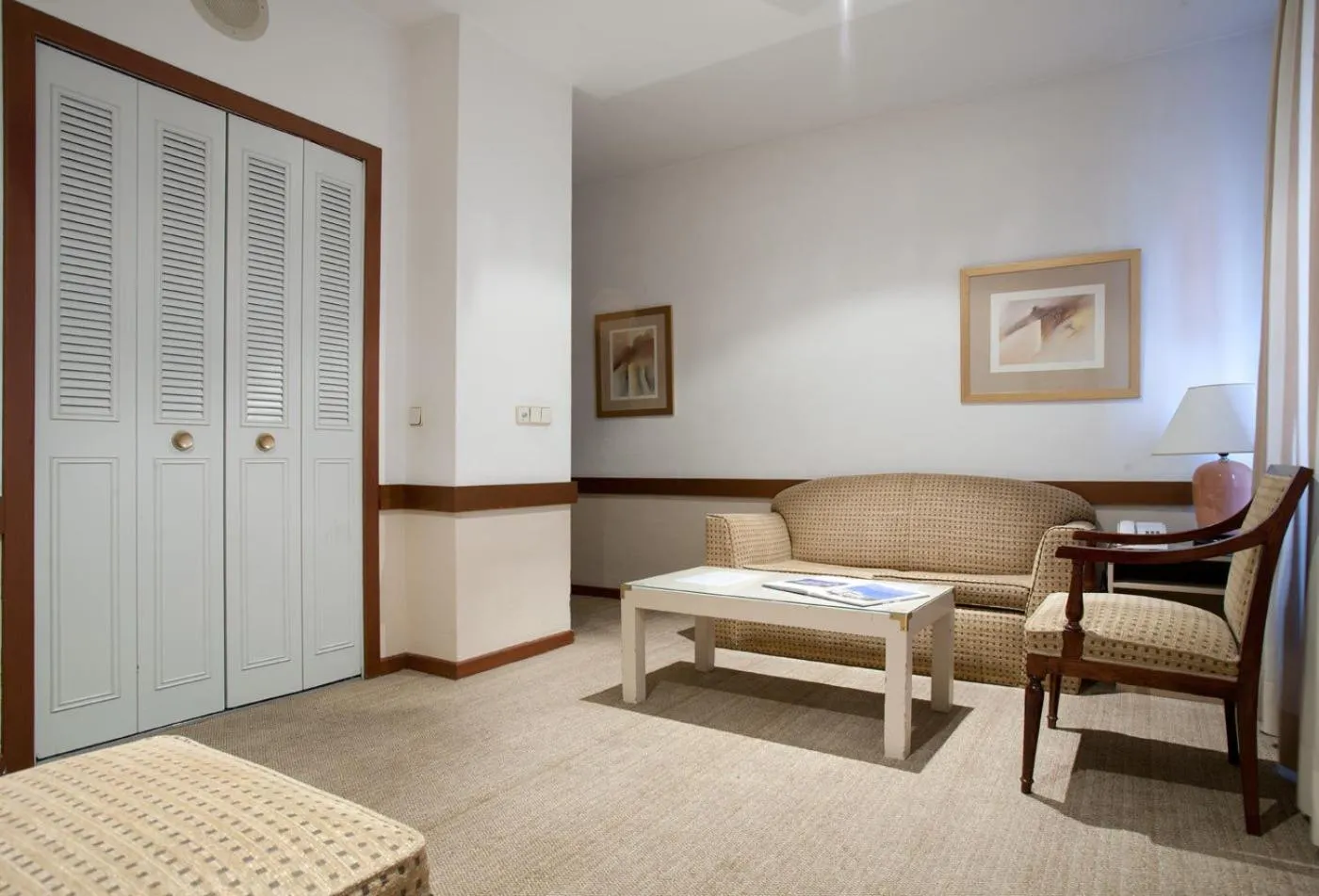 Seating area in Espahotel Plaza Basílica