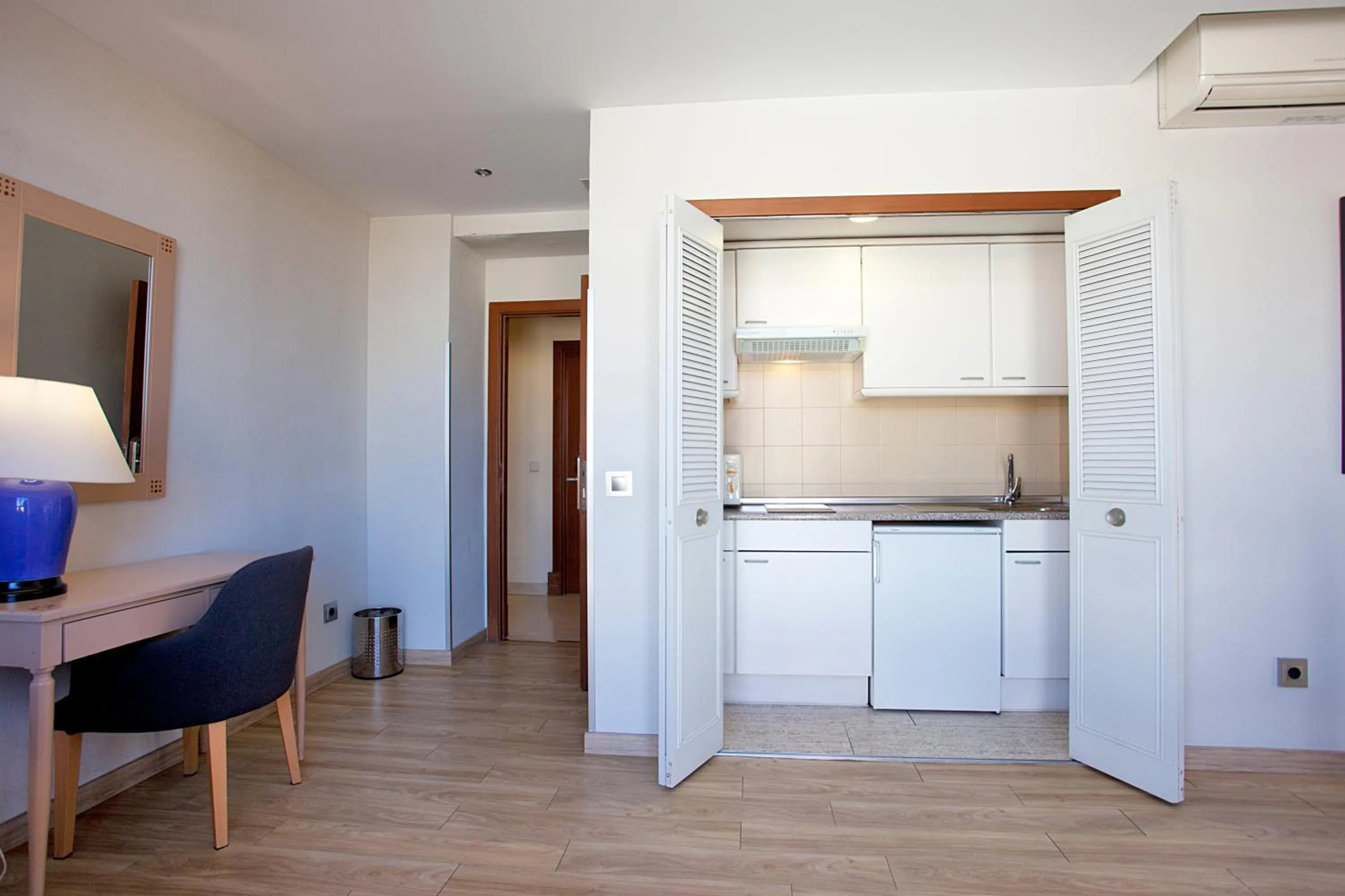 Photo of the whole room in Espahotel Plaza Basílica