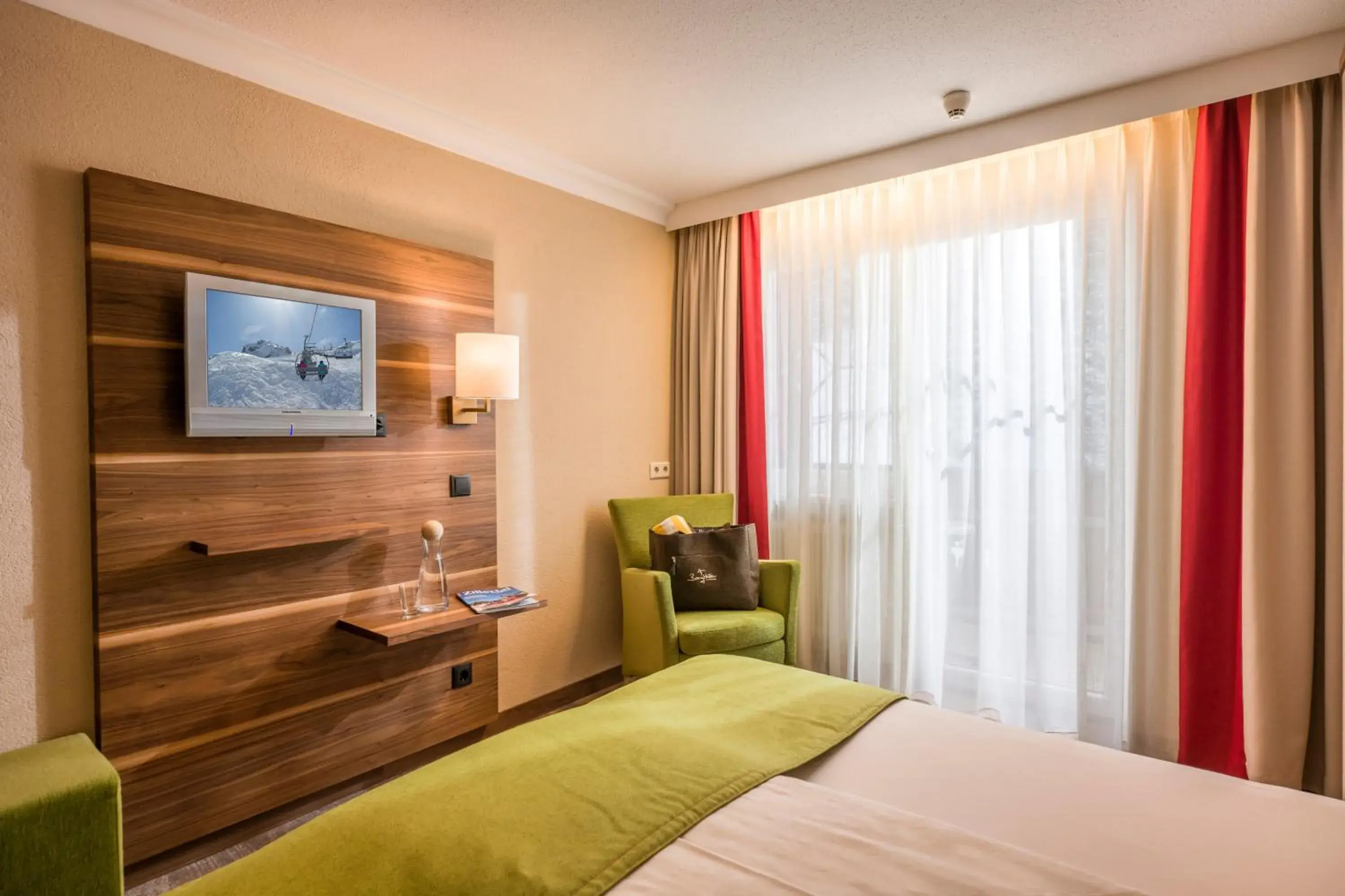 Budget Double Room - single occupancy in Berghotel Hochfügen Budget Double Room - single occupancy in Berghotel Hochfügen