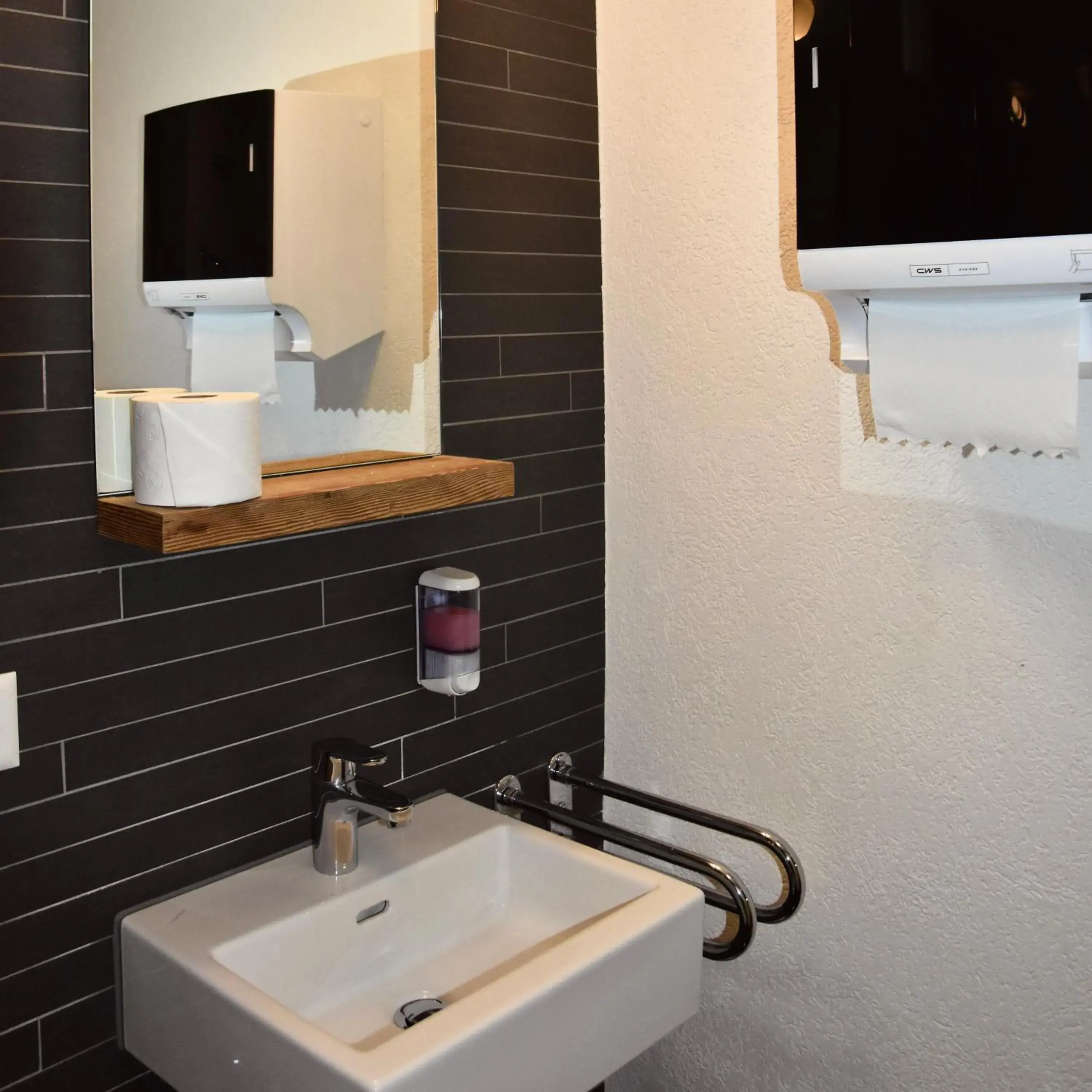 Single Room with Shared Bathroom in Hotel Rätia Single Room with Shared Bathroom in Hotel Rätia