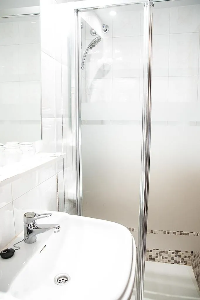 Shower in Hotel La Rambla