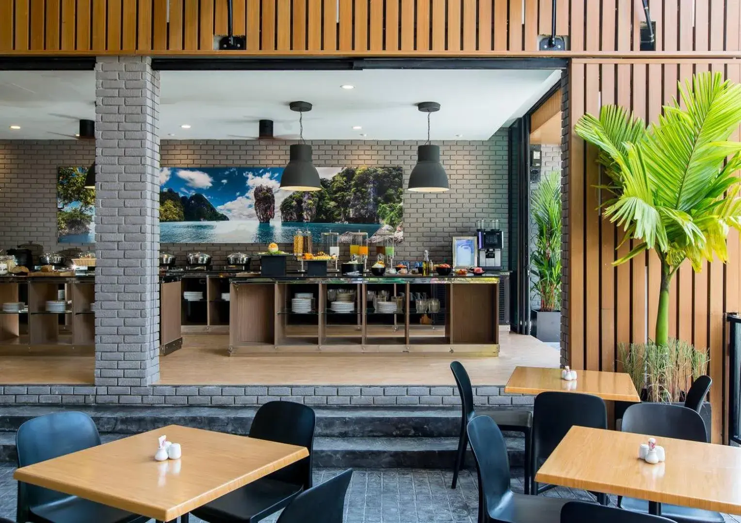 Restaurant/places to eat in GLOW Ao Nang Krabi Restaurant/places to eat in GLOW Ao Nang Krabi