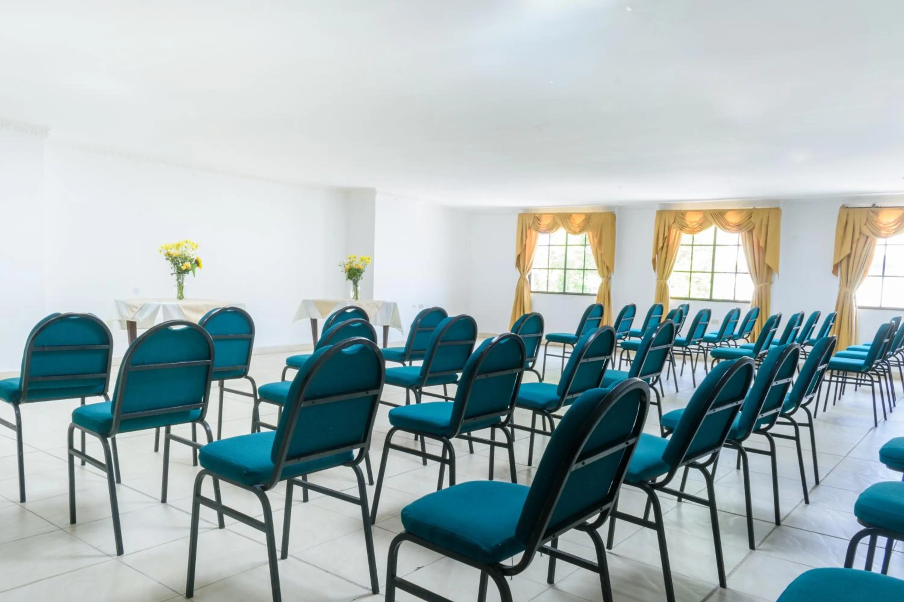 Seating area in Hotel Caribe Plaza Barranquilla