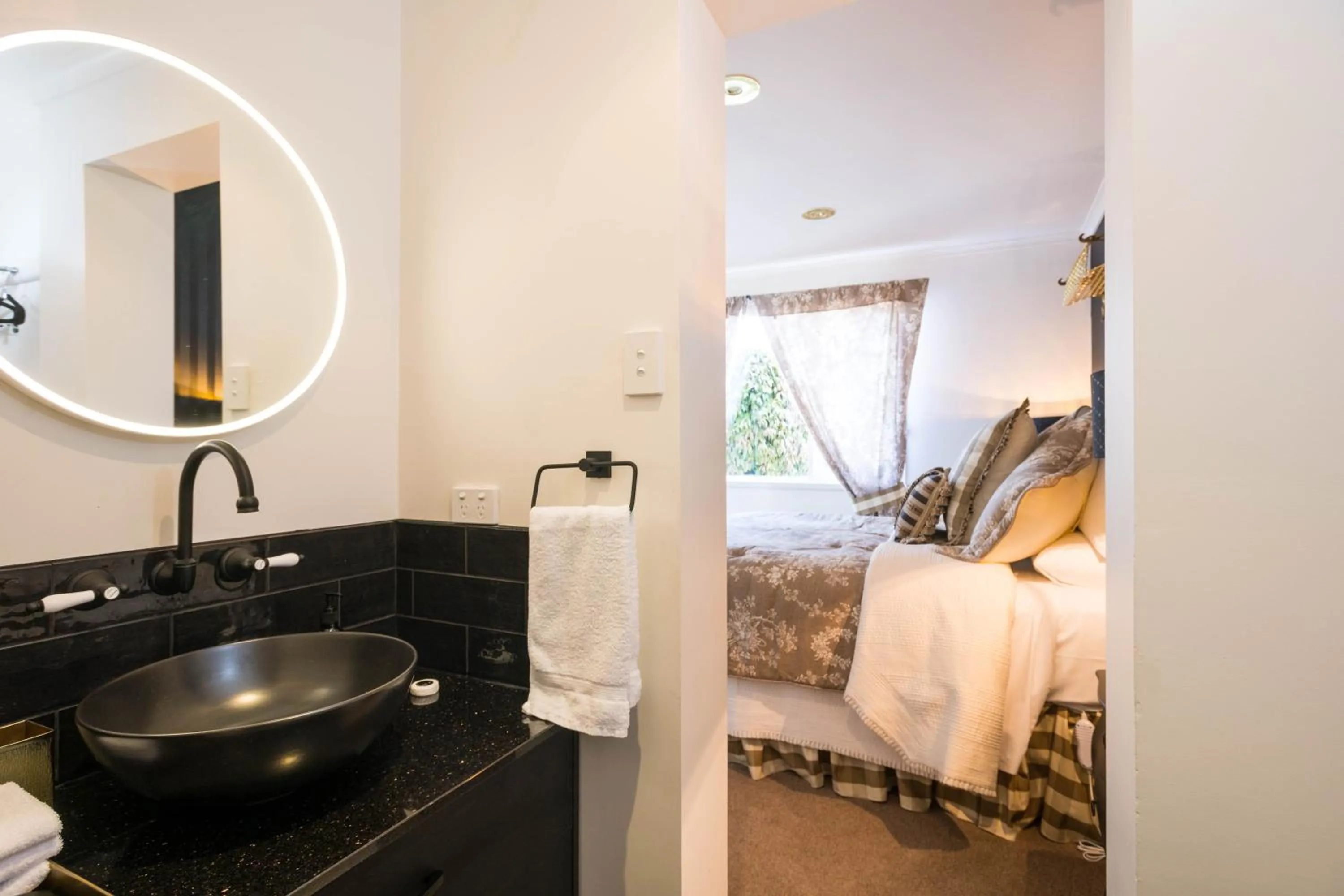 Bed in Battery Point Boutique Accommodation