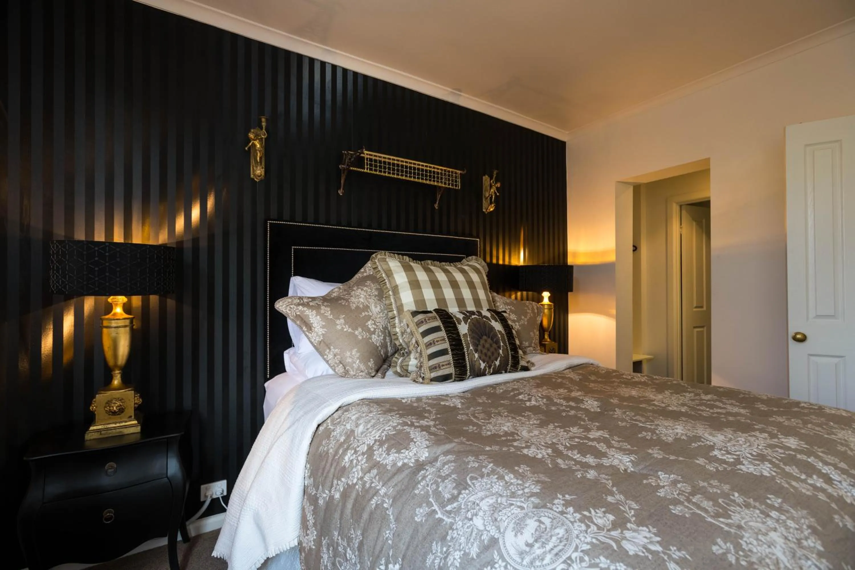 Bed in Battery Point Boutique Accommodation