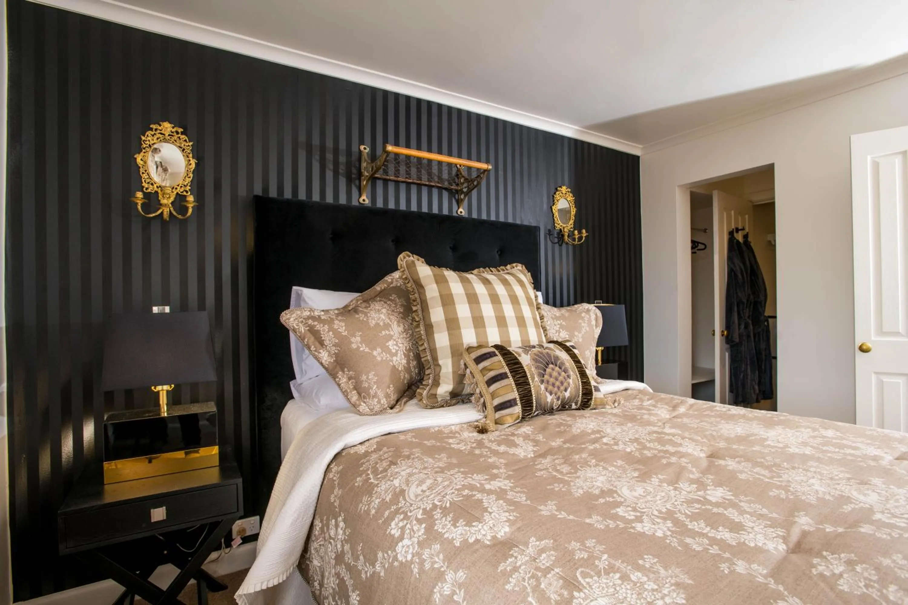 Bedroom, Bed in Battery Point Boutique Accommodation