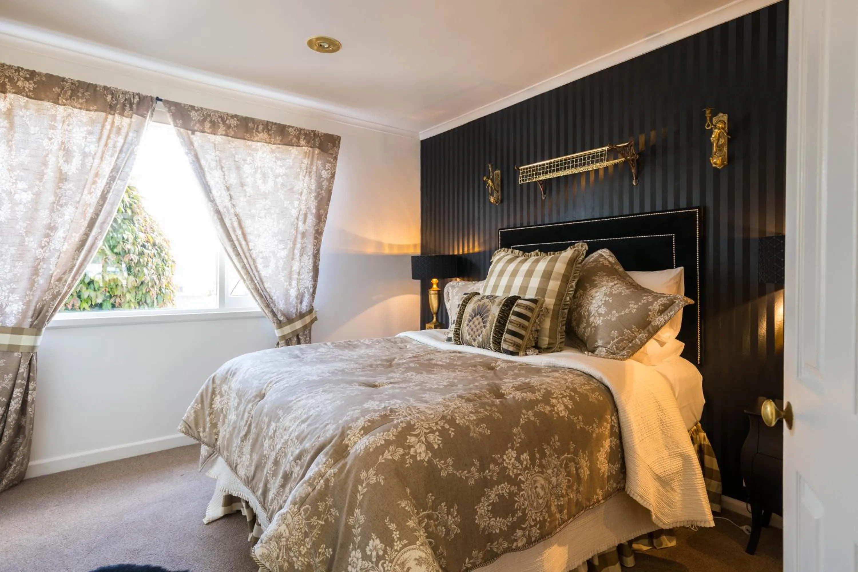 Bed in Battery Point Boutique Accommodation