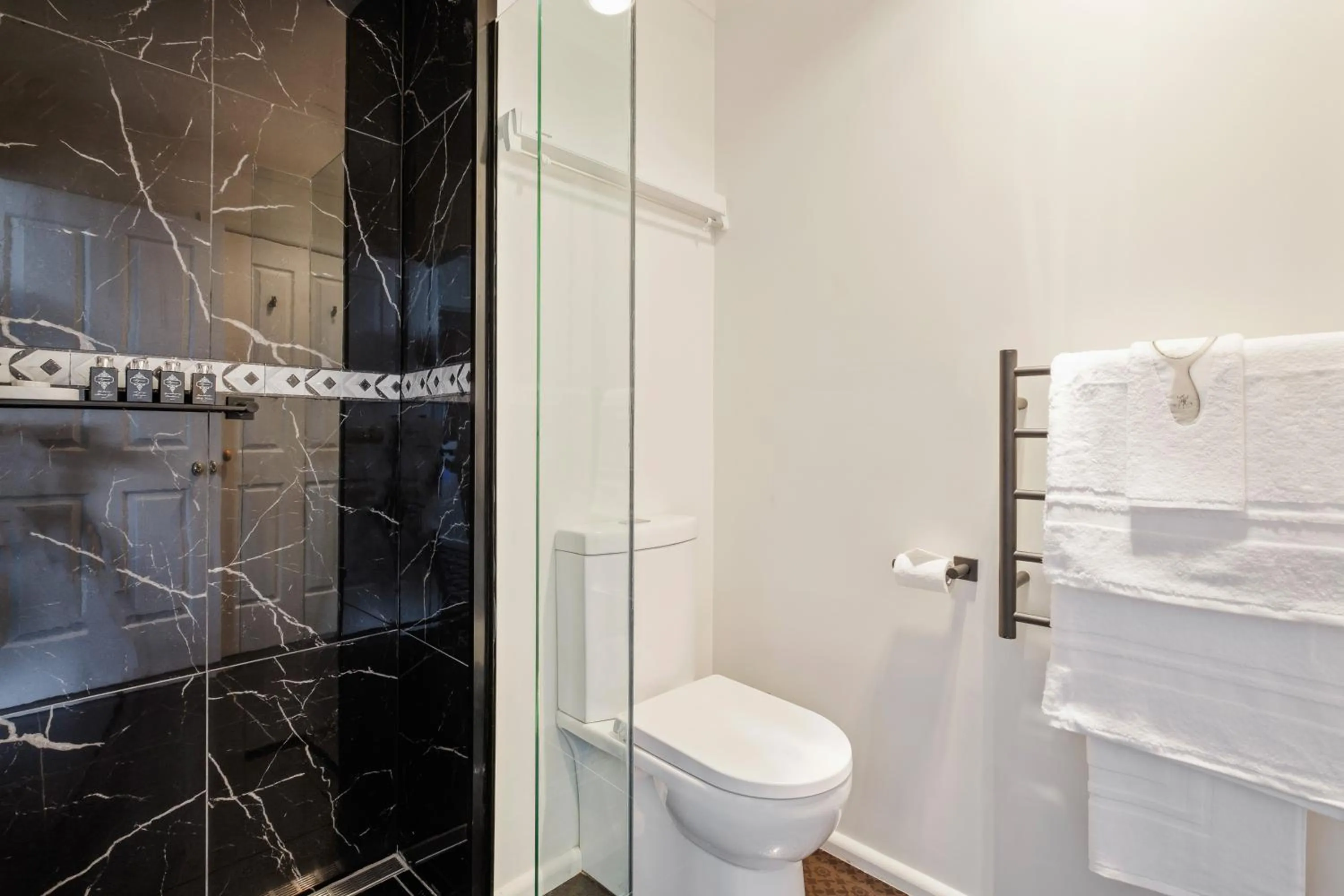 Shower in Battery Point Boutique Accommodation