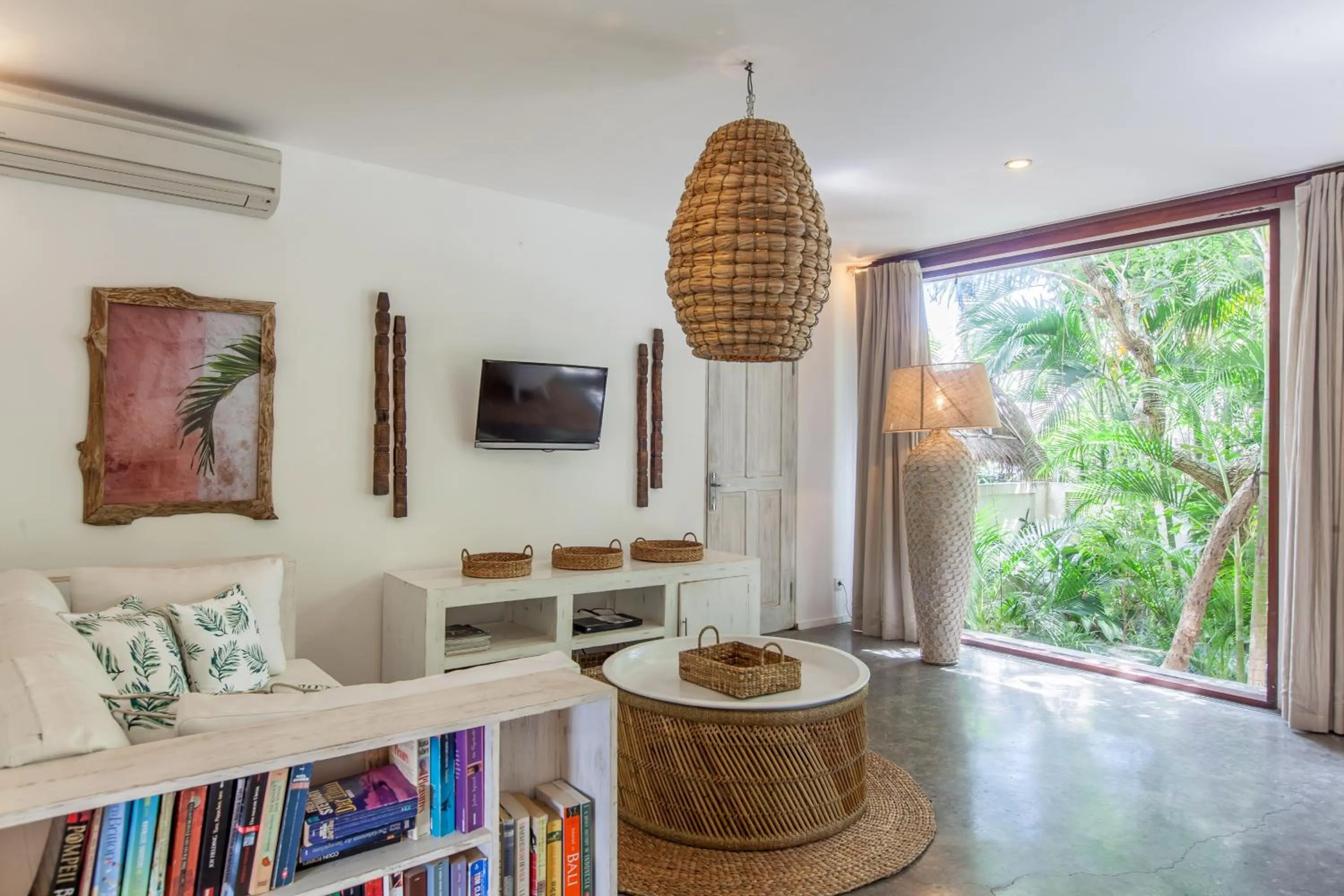 TV and multimedia in The Green Room Canggu