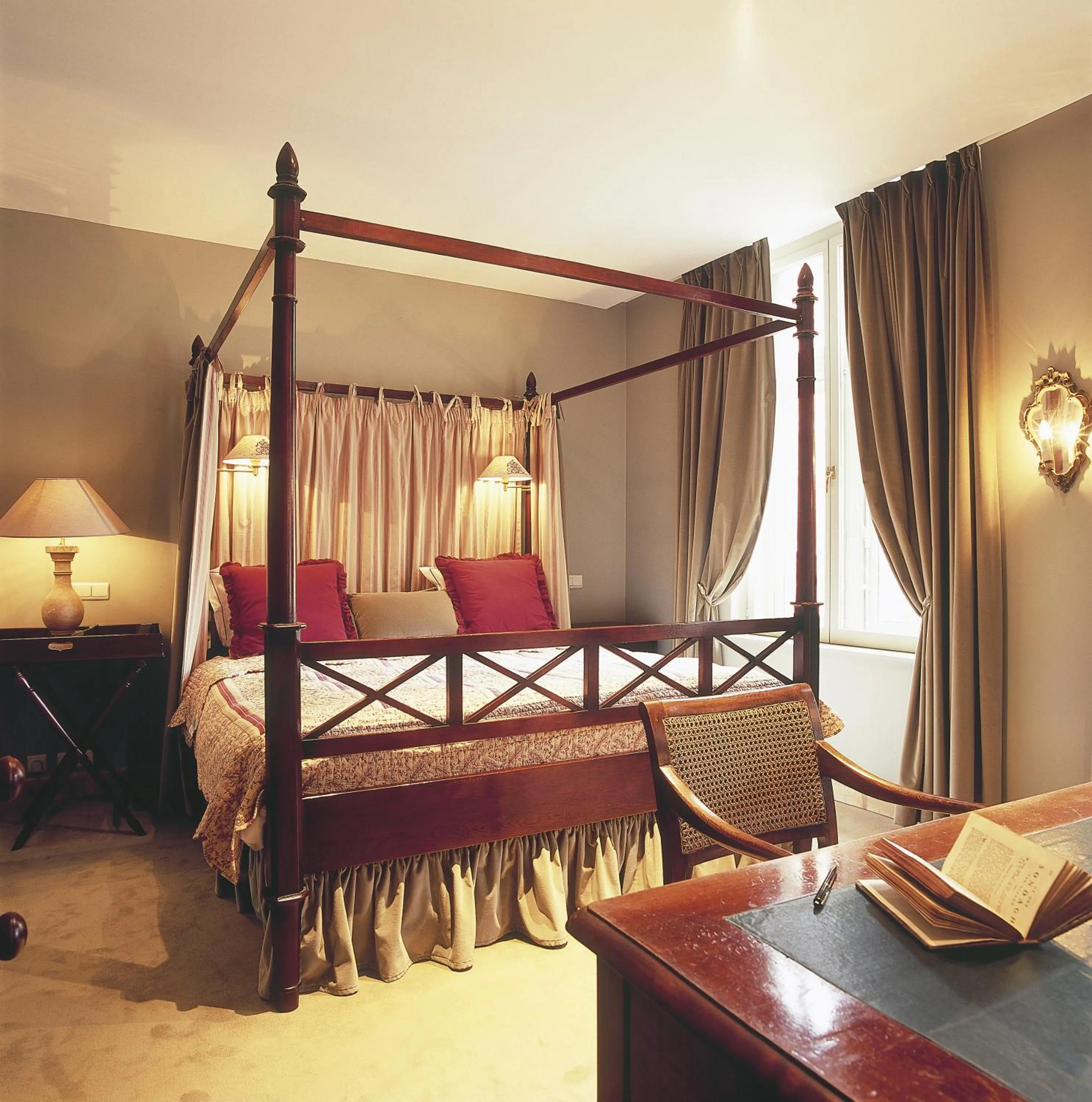 Bedroom, Bed in B&B Maison le Dragon