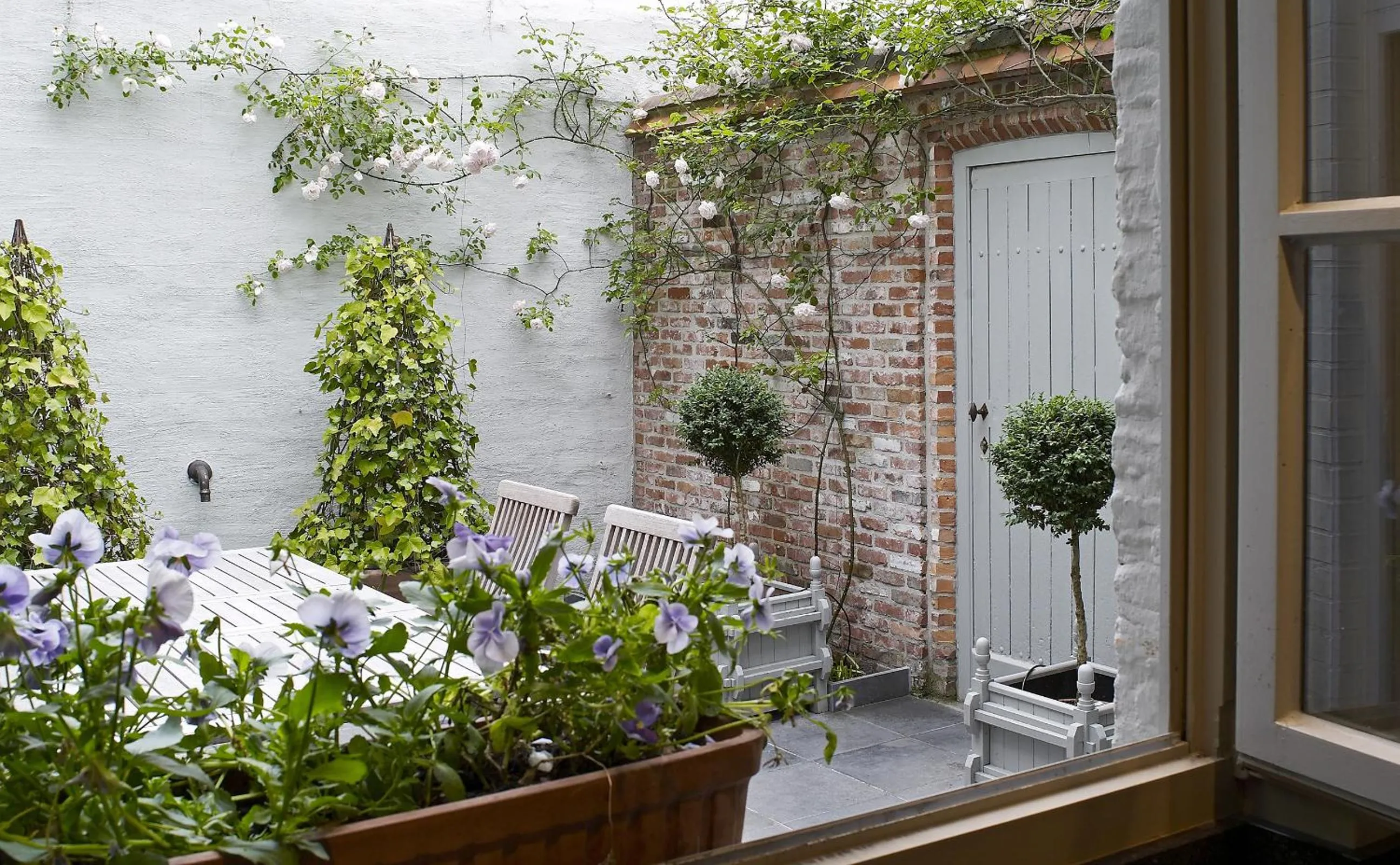 Garden in B&B Maison le Dragon
