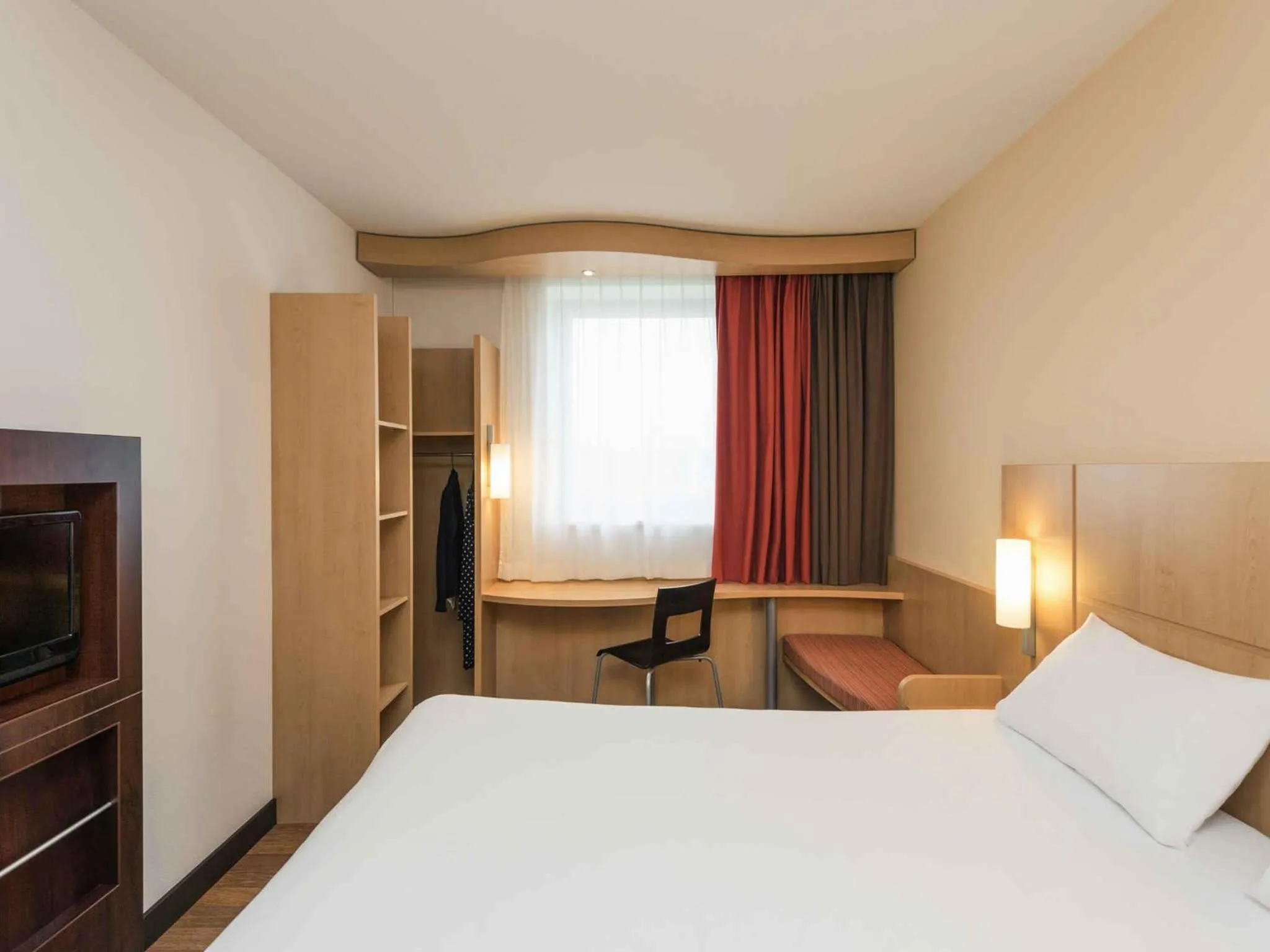 Bedroom, Bed in ibis Esch Belval