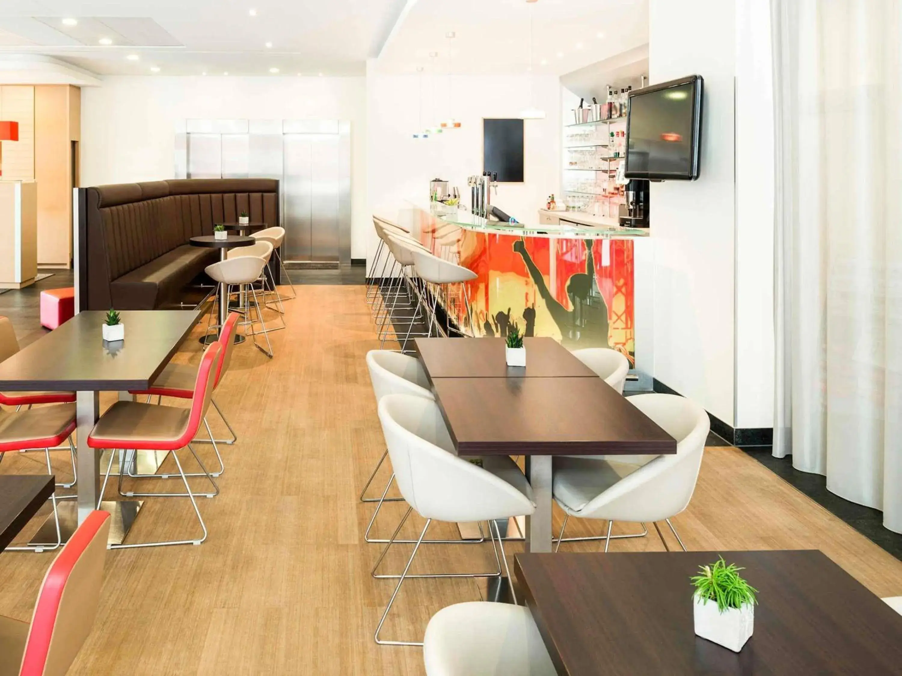 Lounge or bar in ibis Esch Belval Lounge or bar in ibis Esch Belval