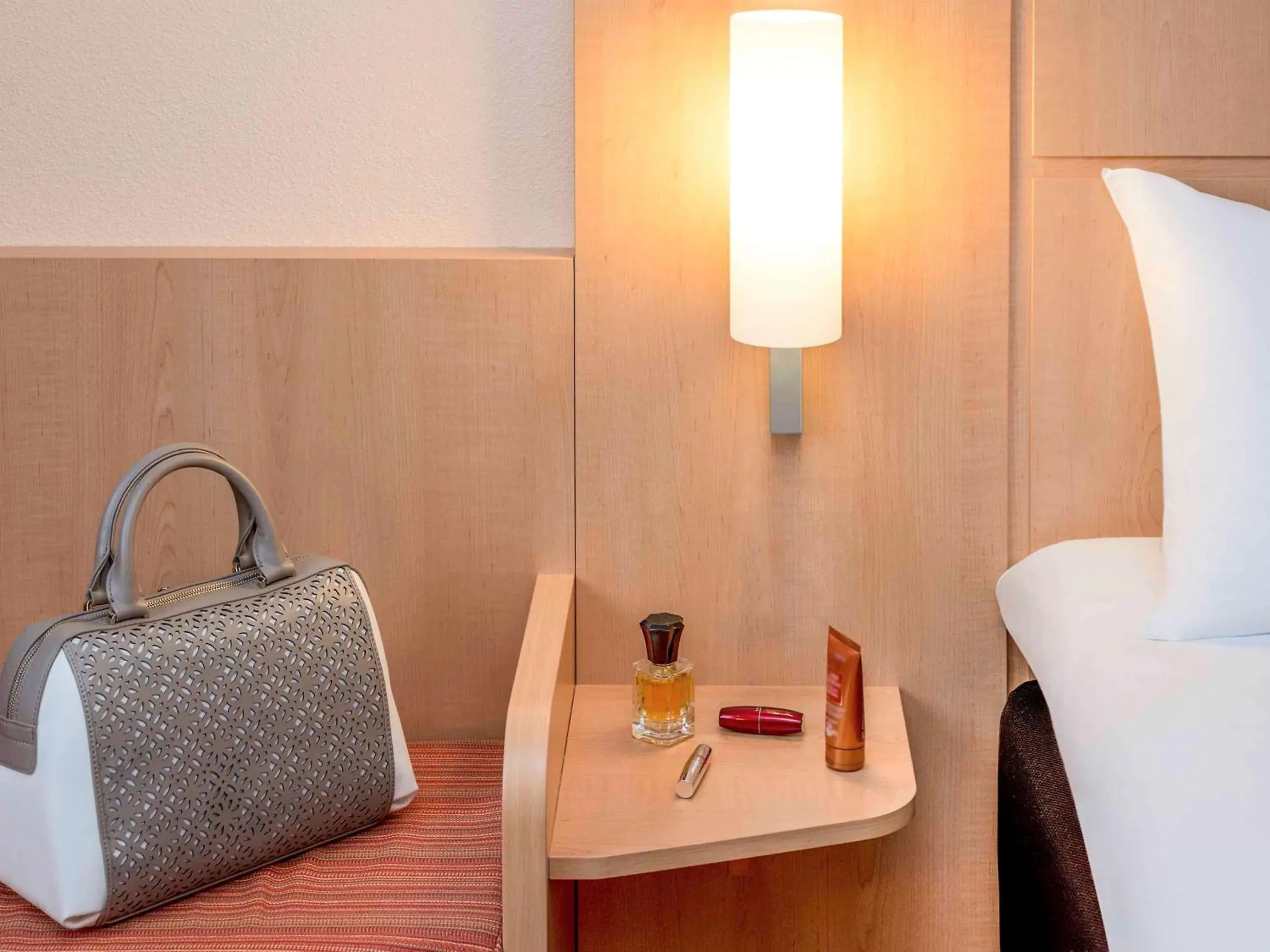 Photo of the whole room, Bed in ibis Esch Belval Photo of the whole room, Bed in ibis Esch Belval