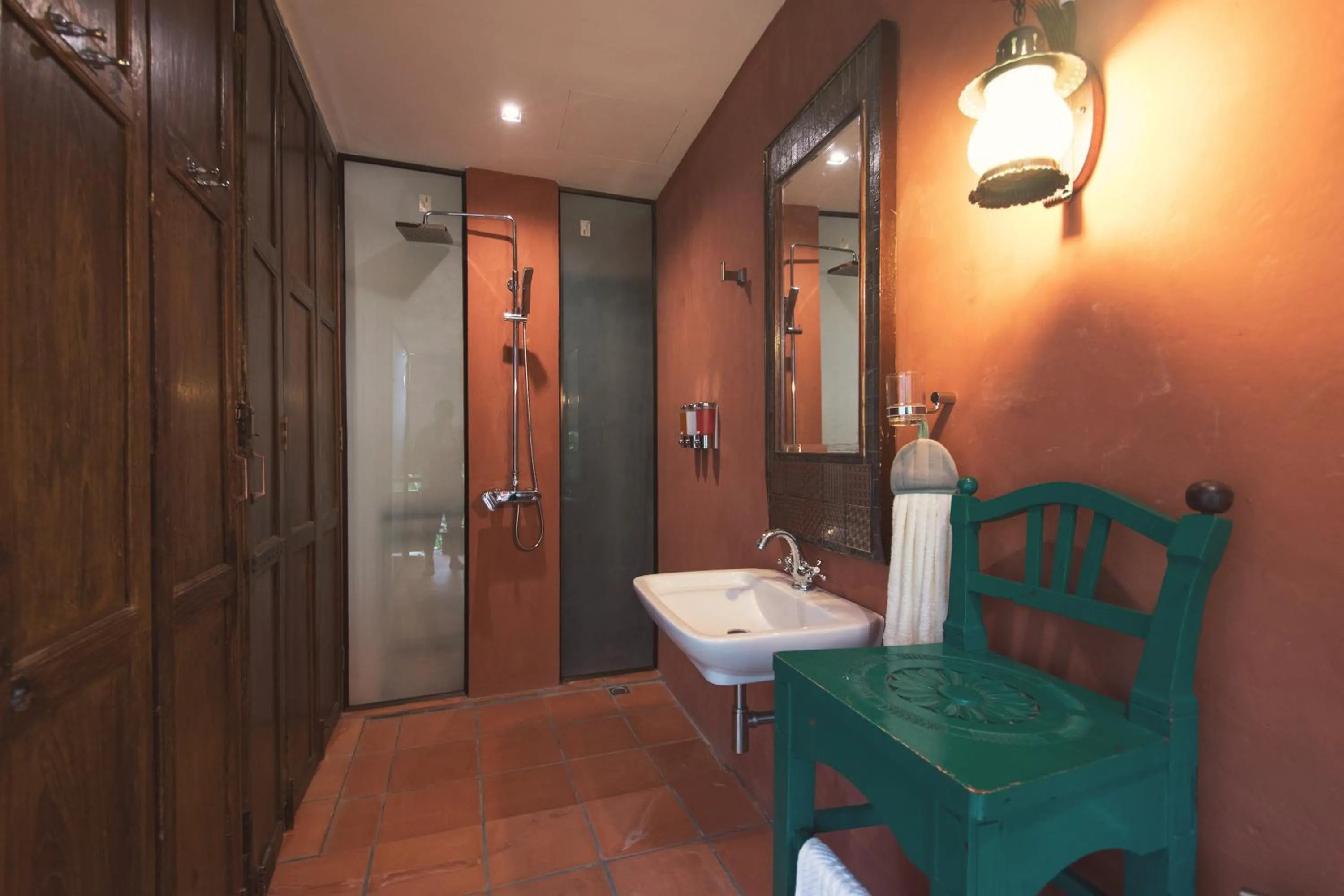 Shower in 2ROOMS Boutique House