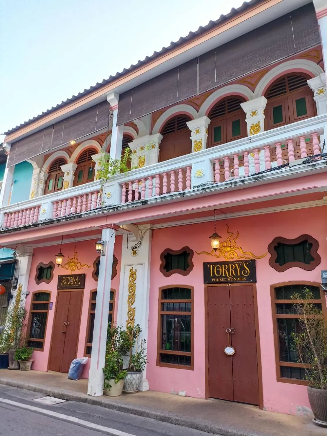 2ROOMS Boutique House