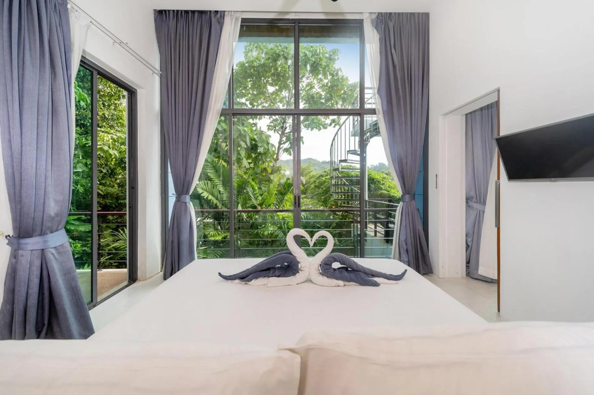 Floor plan, Bed in Kamala Sea View-villa with private pool and maid