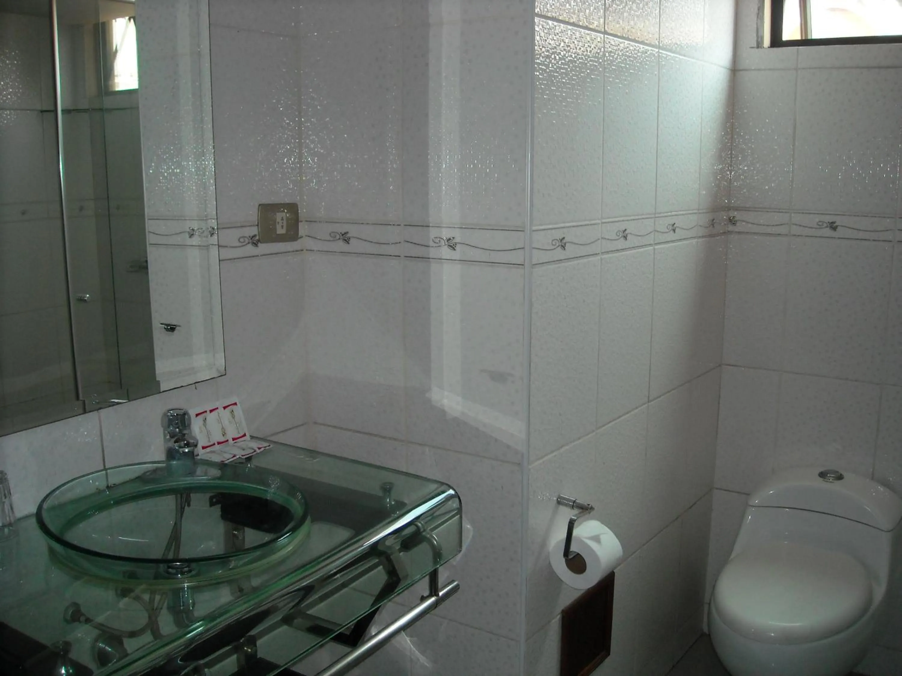 Bathroom in Hotel Continental Lima