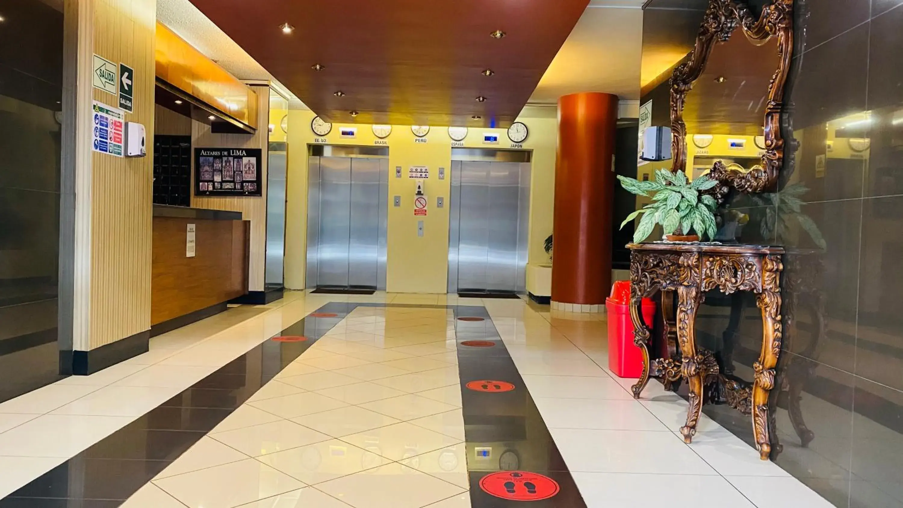 Facade/entrance in Hotel Continental Lima Facade/entrance in Hotel Continental Lima