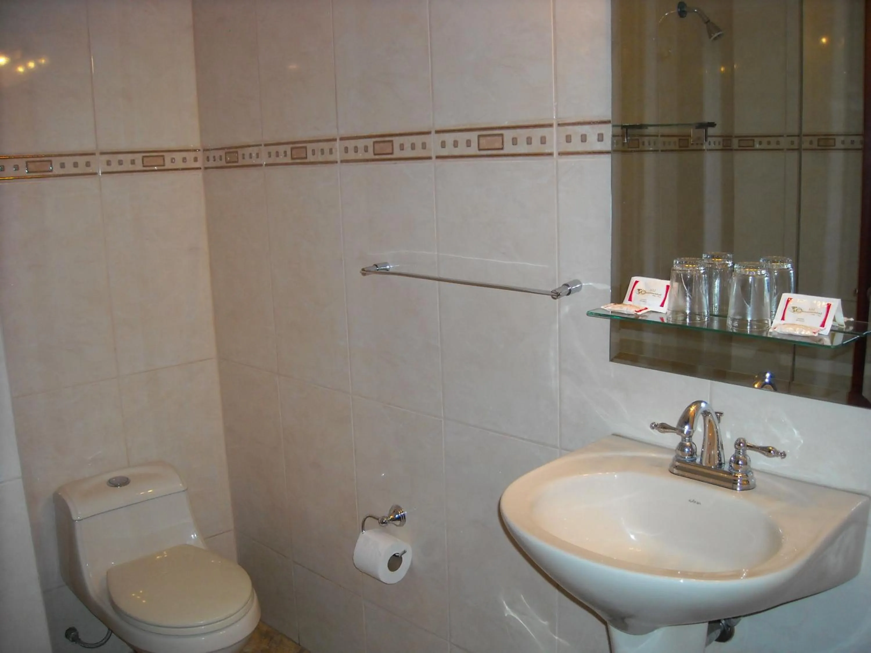 Bathroom in Hotel Continental Lima