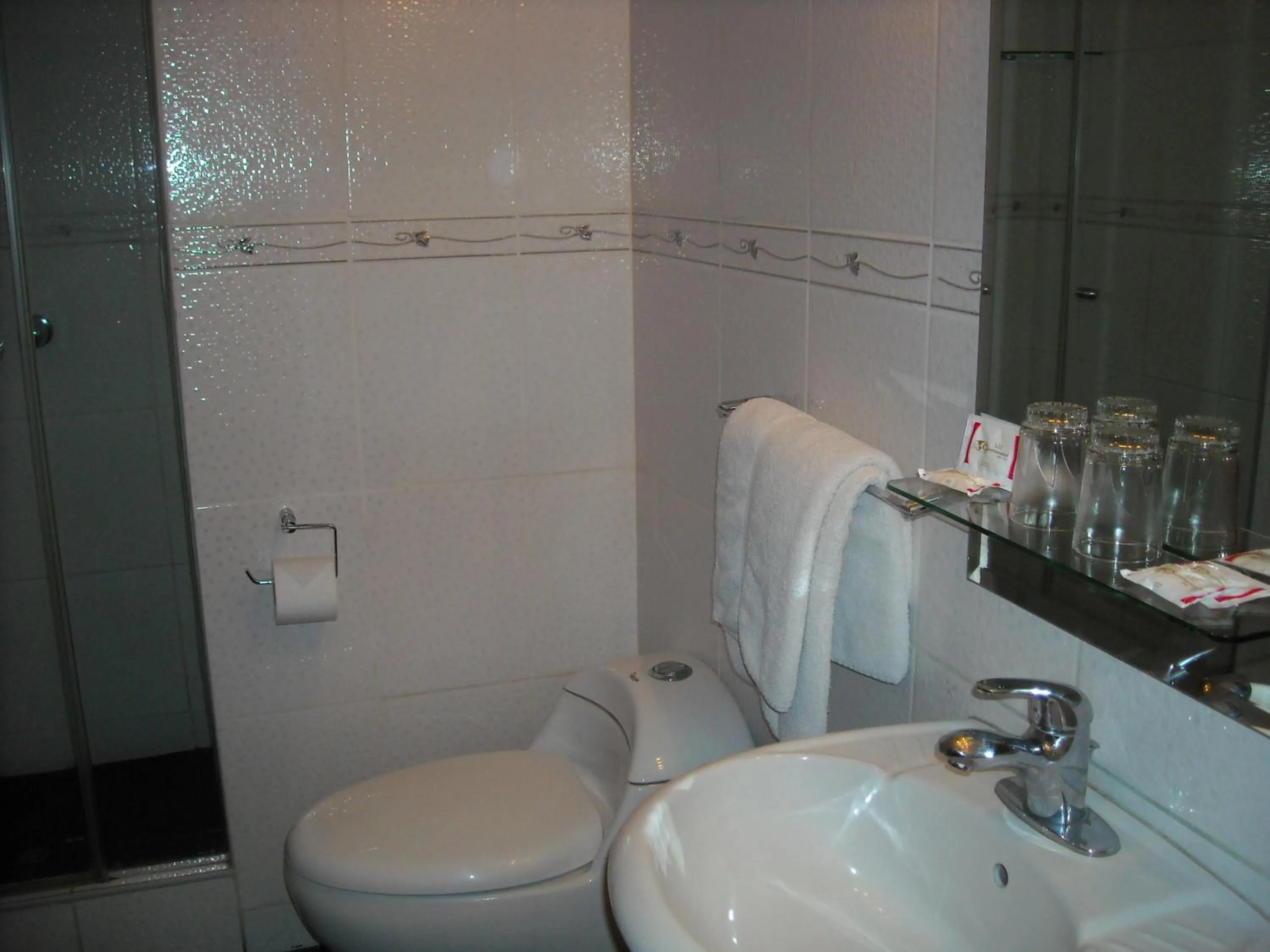 Bathroom in Hotel Continental Lima