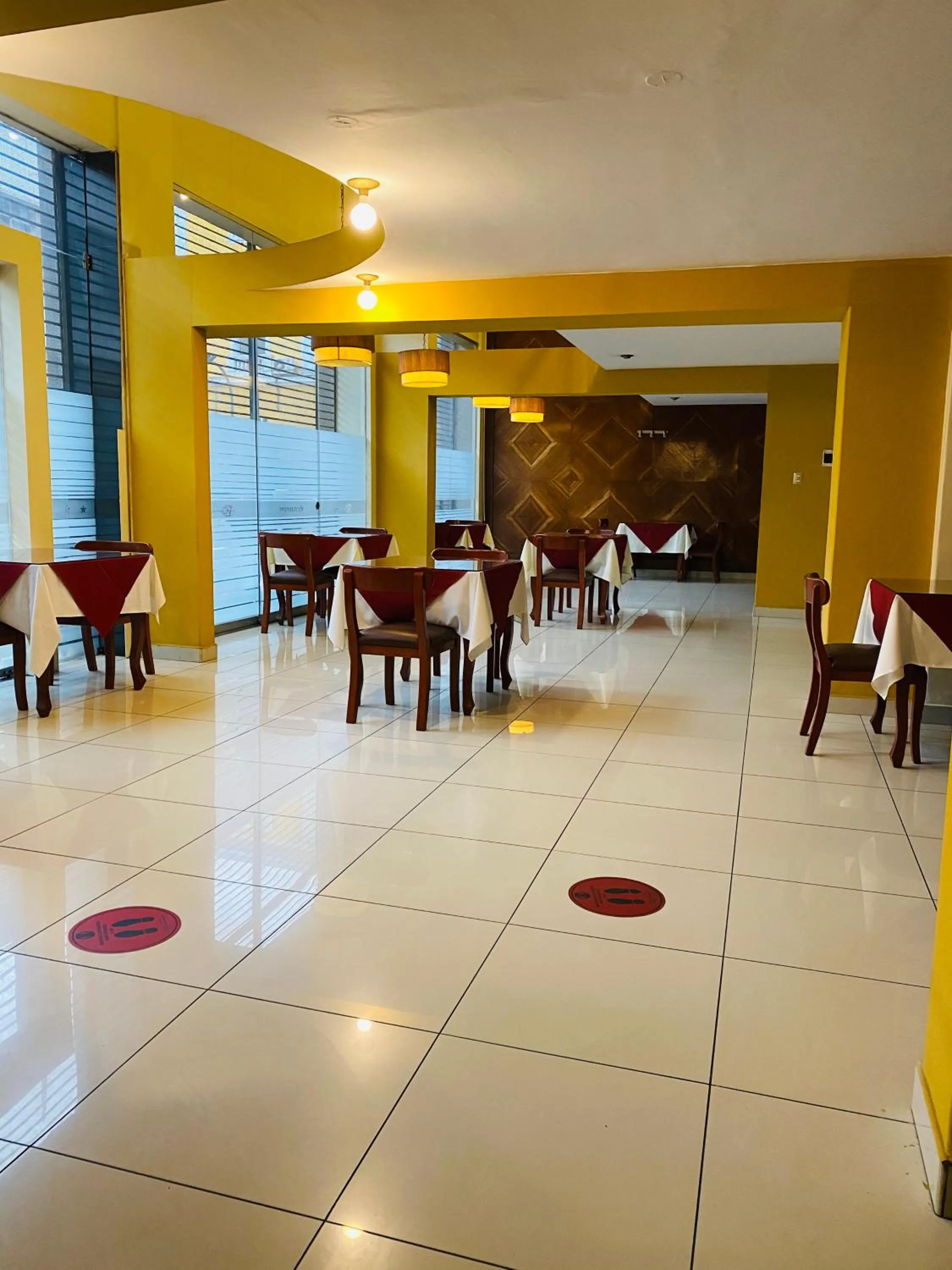 Restaurant/places to eat in Hotel Continental Lima