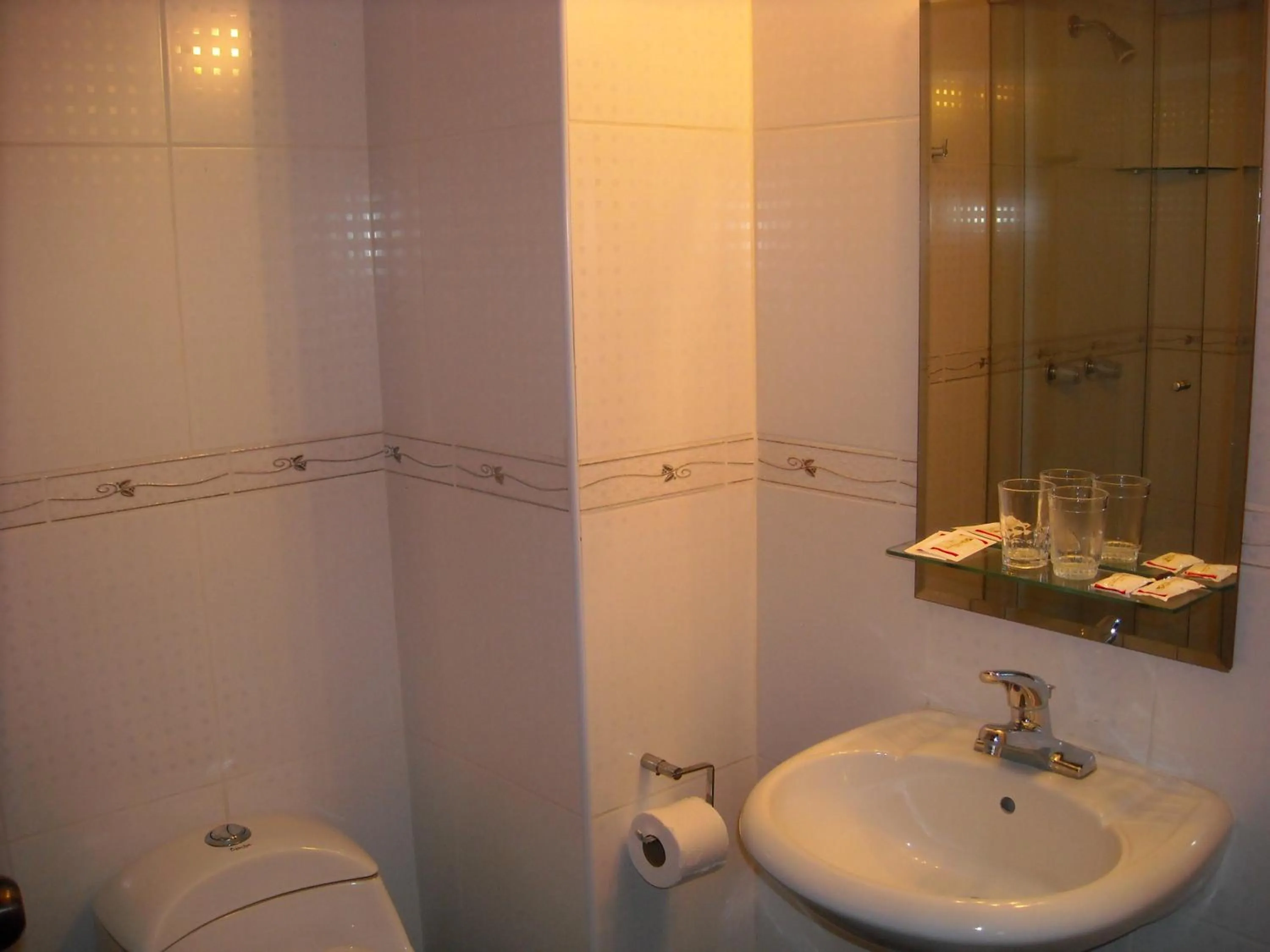 Bathroom in Hotel Continental Lima