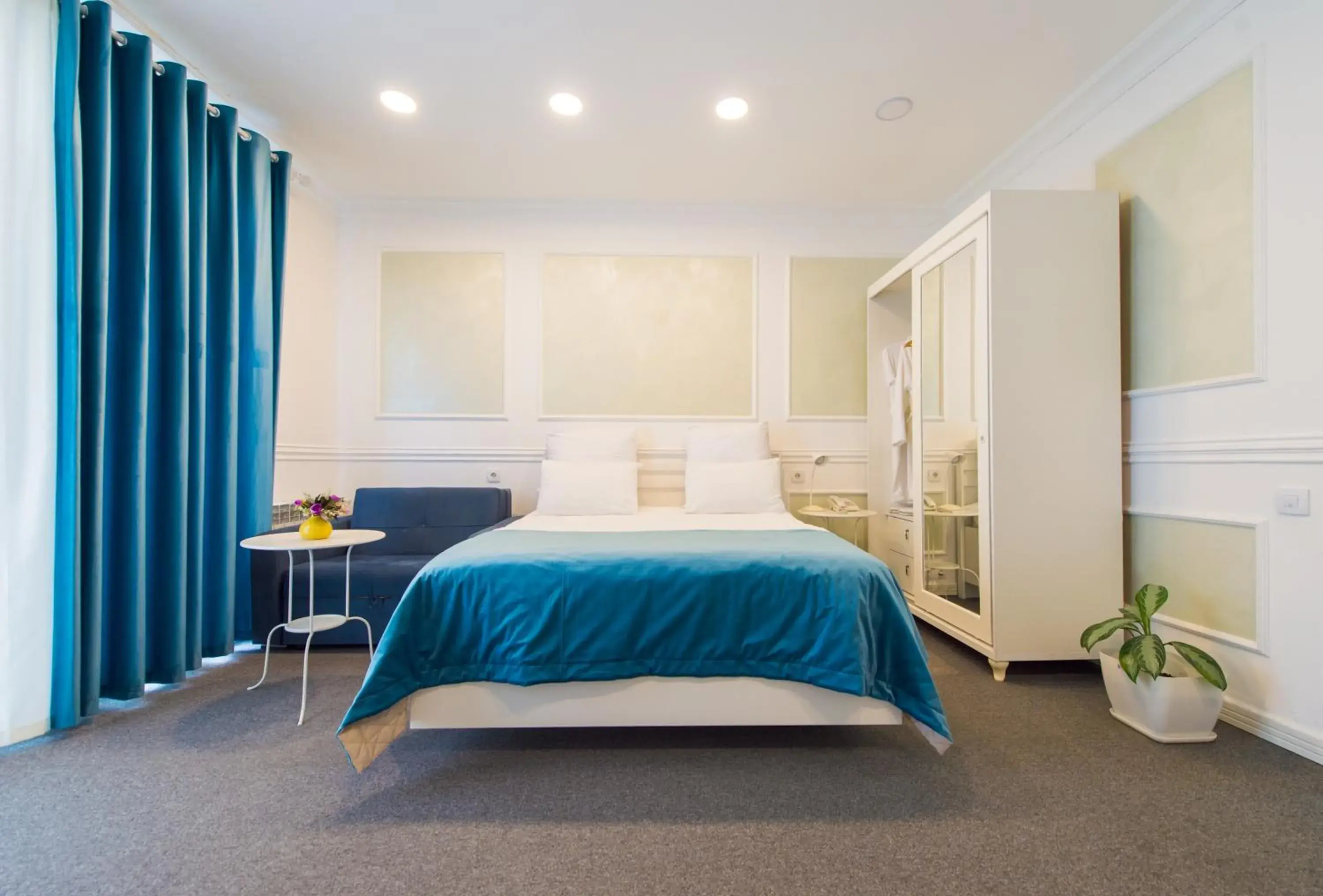 Deluxe Double Room with Balcony and Side View of the Sea in Two Seasons Boutique Hotel Baku Deluxe Double Room with Balcony and Side View of the Sea in Two Seasons Boutique Hotel Baku